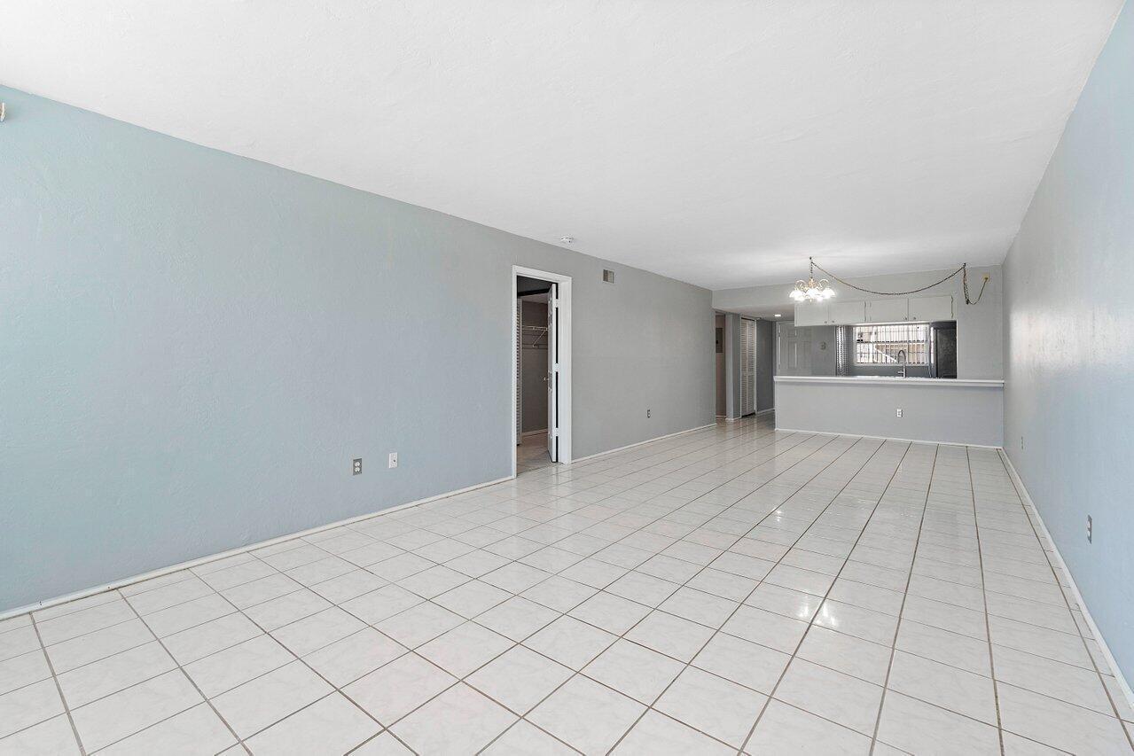 804 PALM BEACH TRACE Drive, Royal Palm Beach, FL 33411, Royal Palm Beach - Photo 4