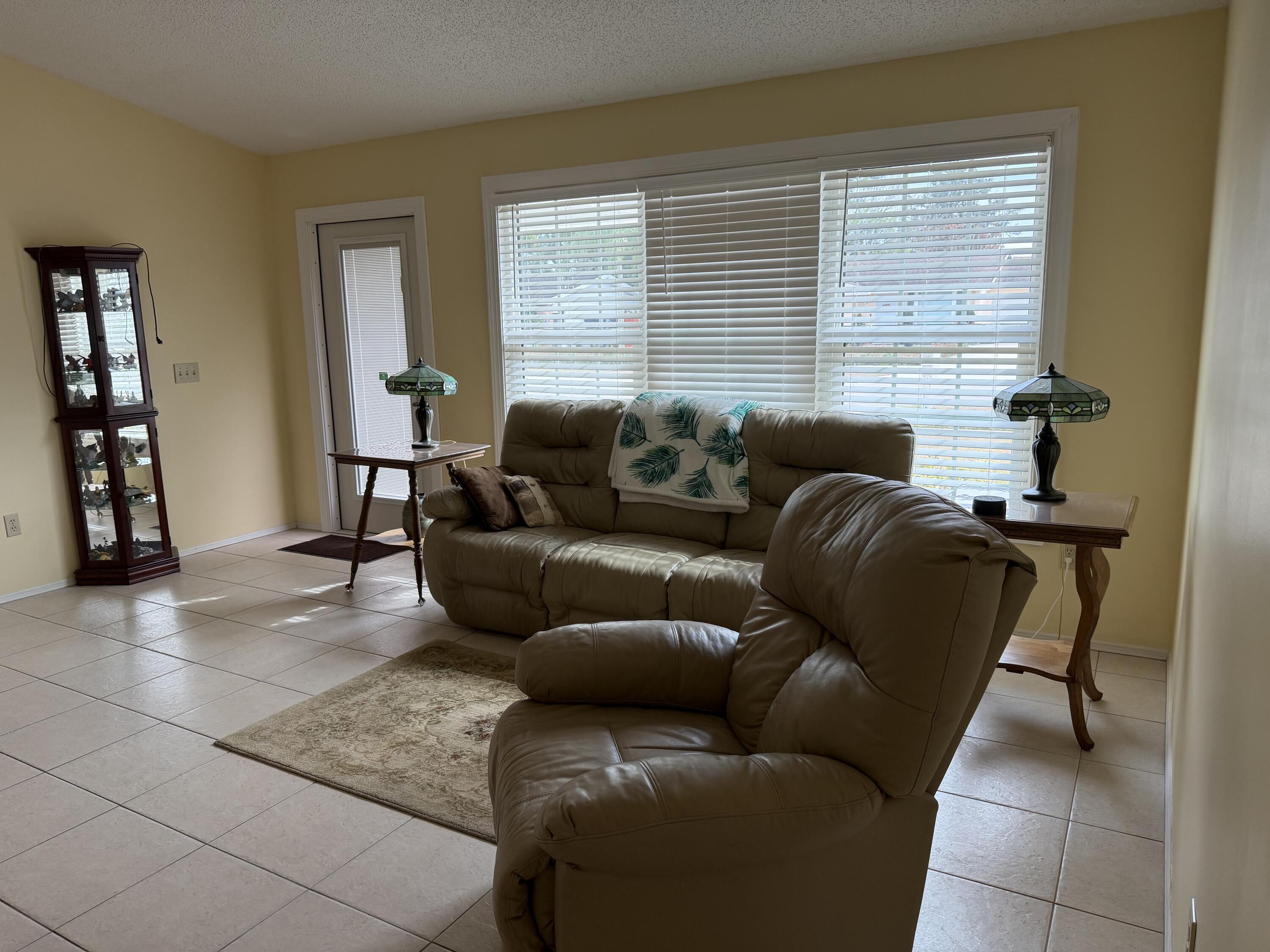 404 NE CAMELOT Drive, Port St. Lucie, FL 34983, Port St. Lucie - Photo 4