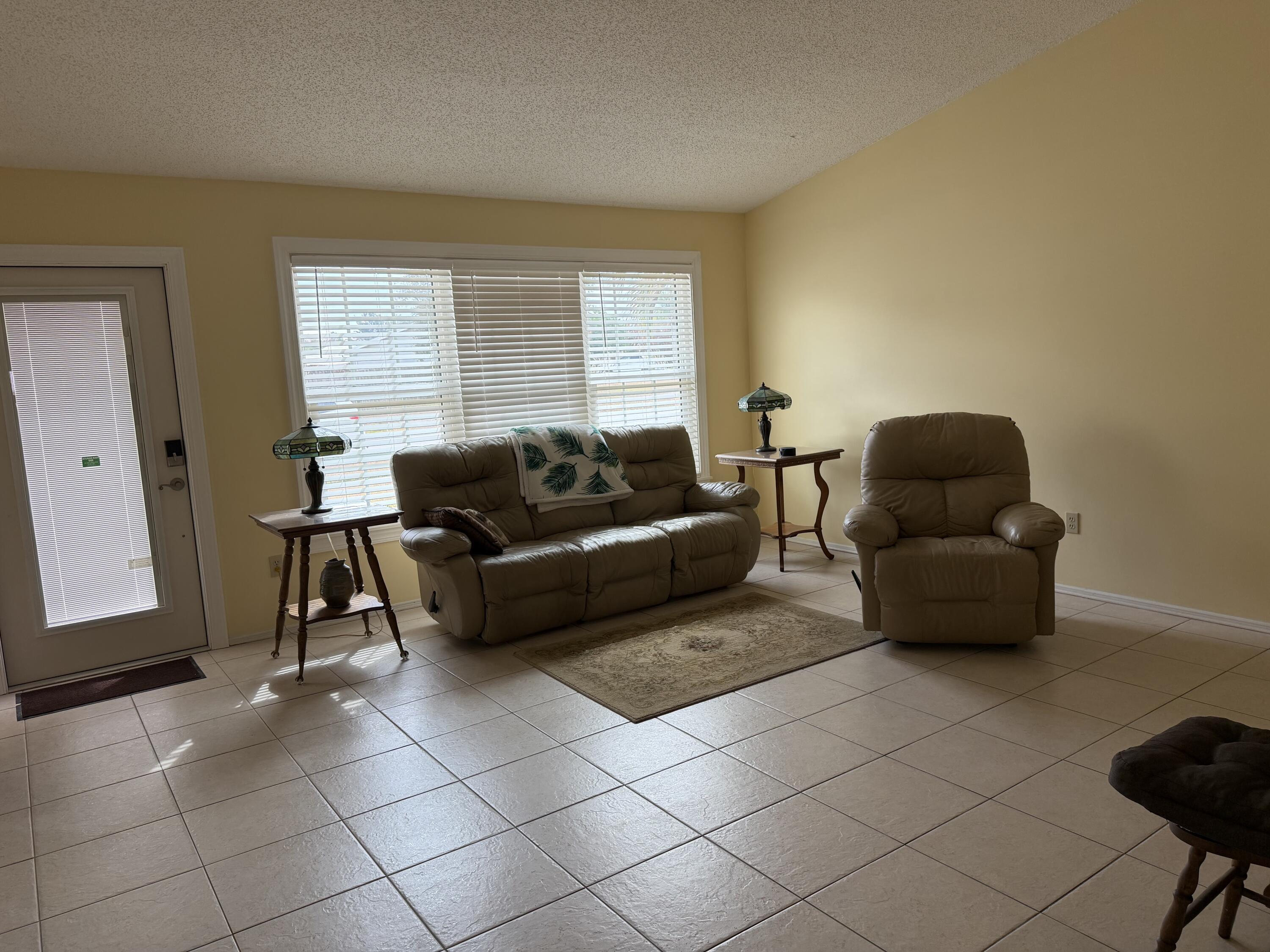 404 NE CAMELOT Drive, Port St. Lucie, FL 34983, Port St. Lucie - Photo 3