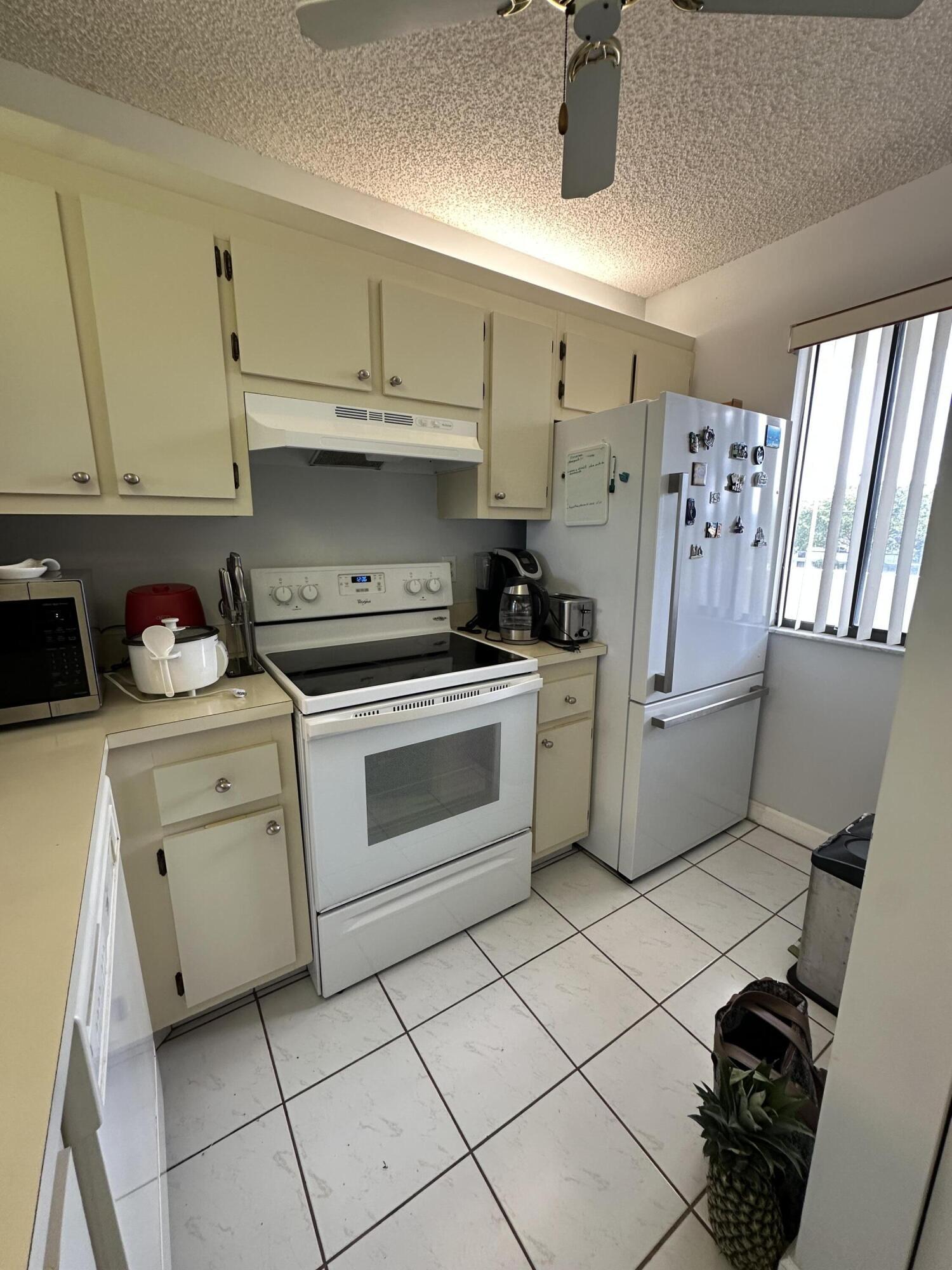 3138 Via Poinciana 317, Lake Worth, FL 33467, Lake Worth - Photo 3