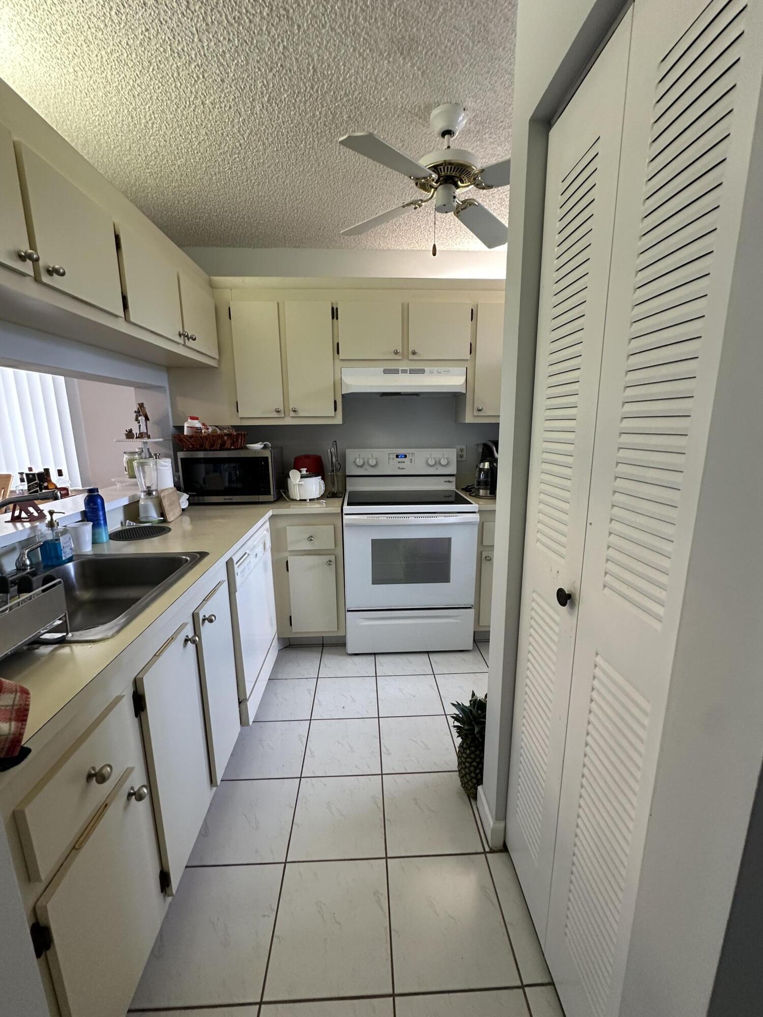 3138 Via Poinciana 317, Lake Worth, FL 33467, Lake Worth - Photo 4