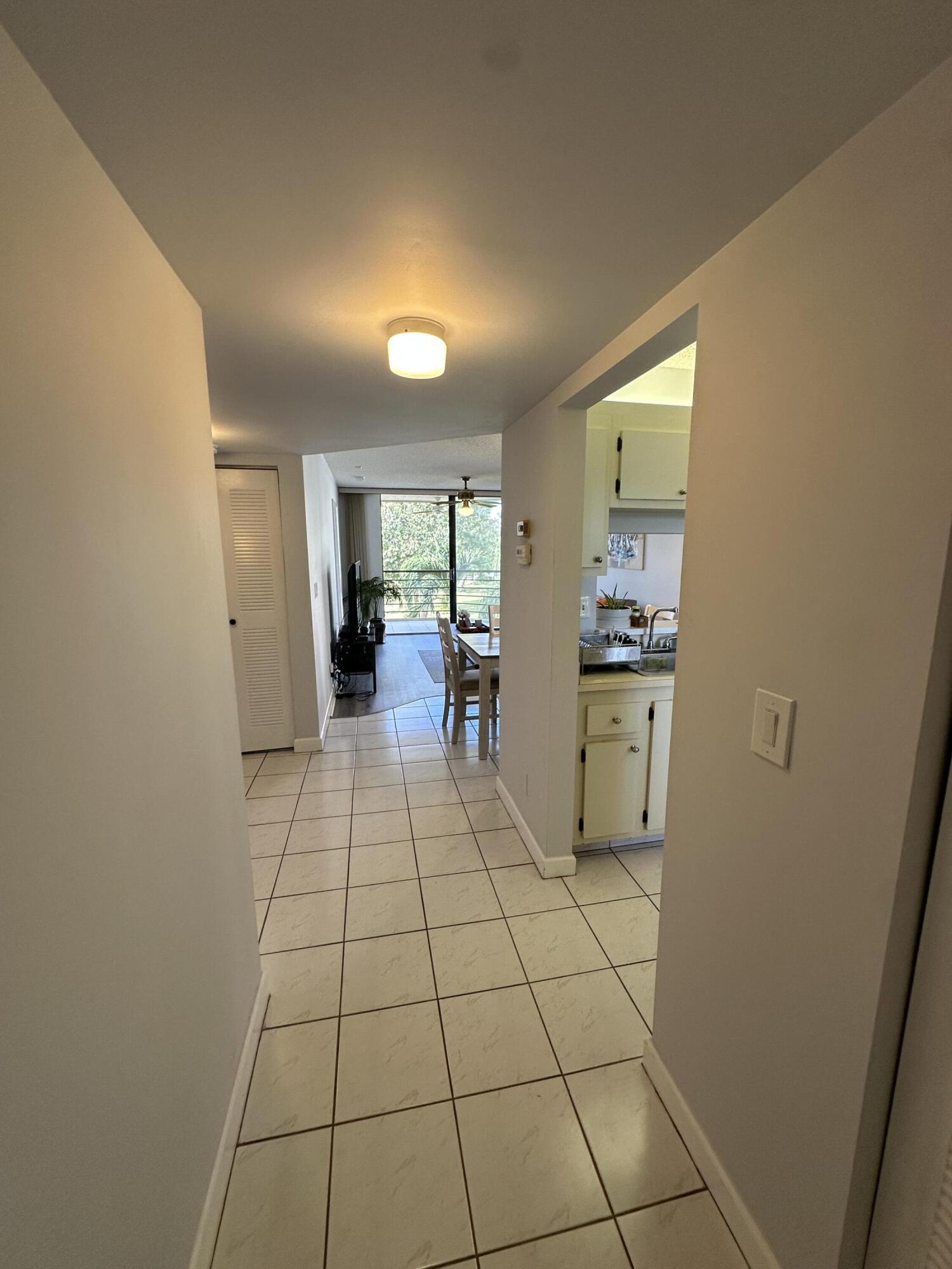 3138 Via Poinciana 317, Lake Worth, FL 33467, Lake Worth - Photo 2