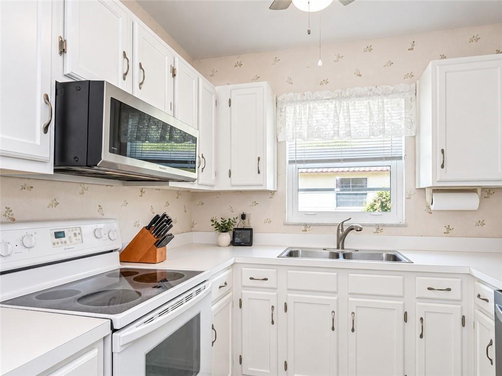 1 VISTA PALM Lane 207, Vero Beach, FL 32962, Vero Beach - Photo 3