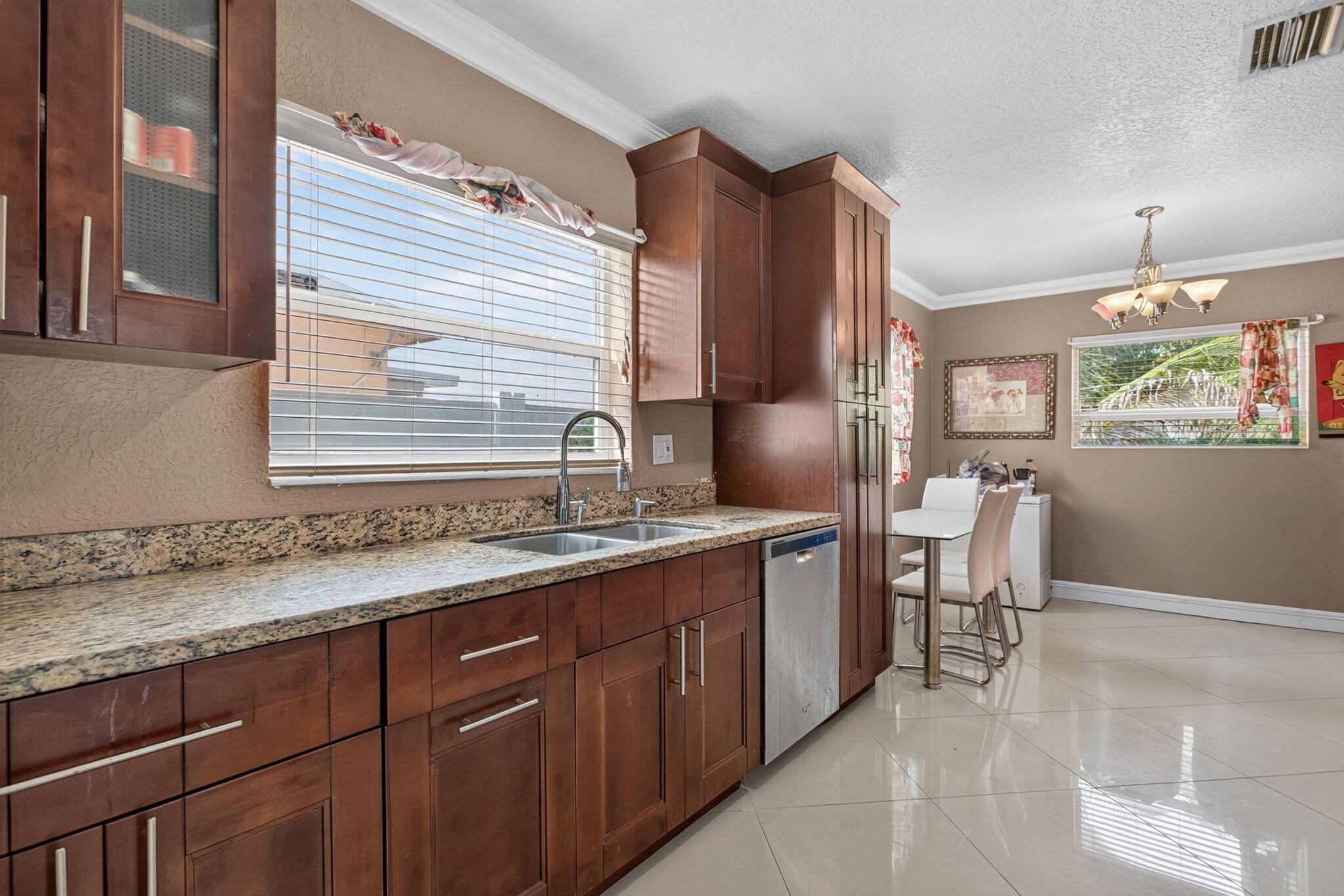 6351 SW 10TH Court, North Lauderdale, FL 33068, North Lauderdale - Photo 5