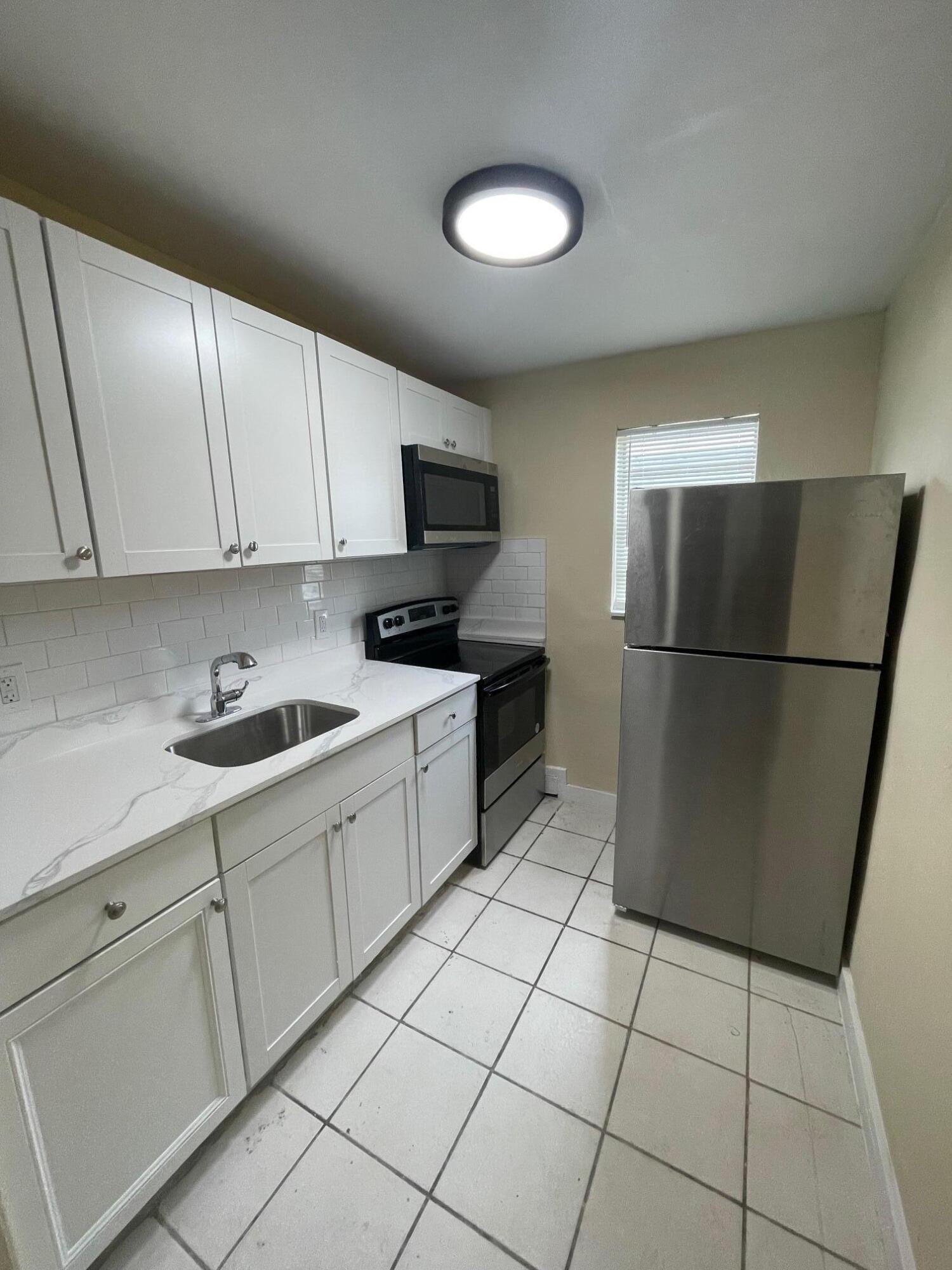 22 NW 8th Avenue 1, Dania Beach, FL 33004, Dania Beach - Photo 3
