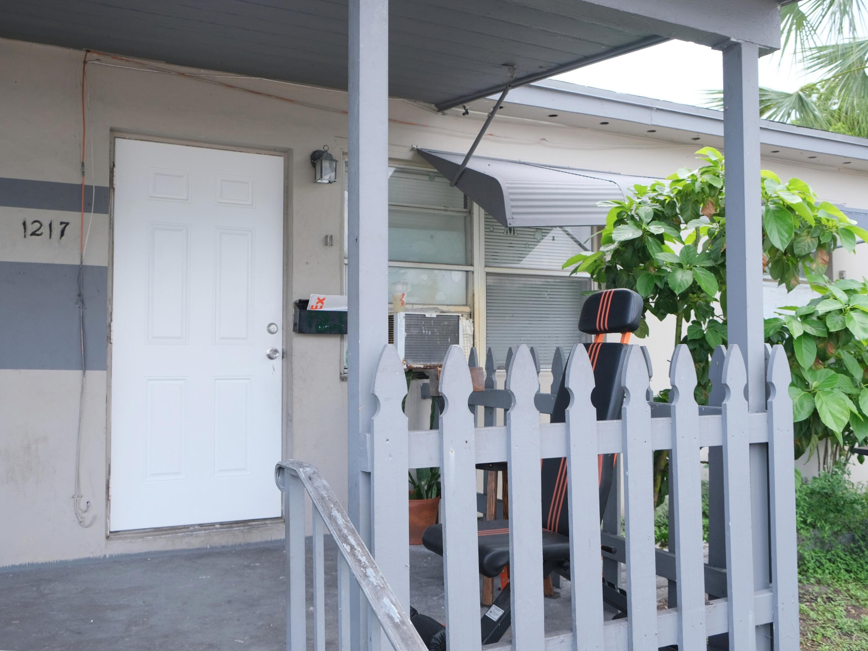 1215 7TH Avenue N 1217, Lake Worth Beach, FL 33460, Lake Worth Beach - Photo 2