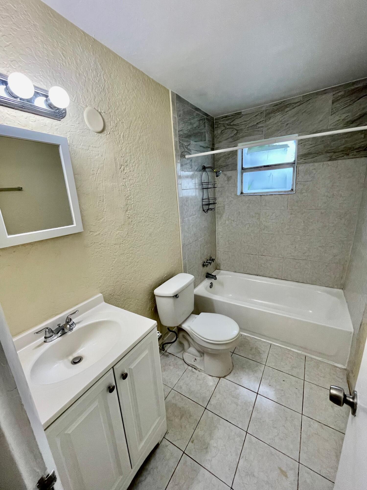 22 NW 8th Avenue 2, Dania Beach, FL 33004, Dania Beach - Photo 3