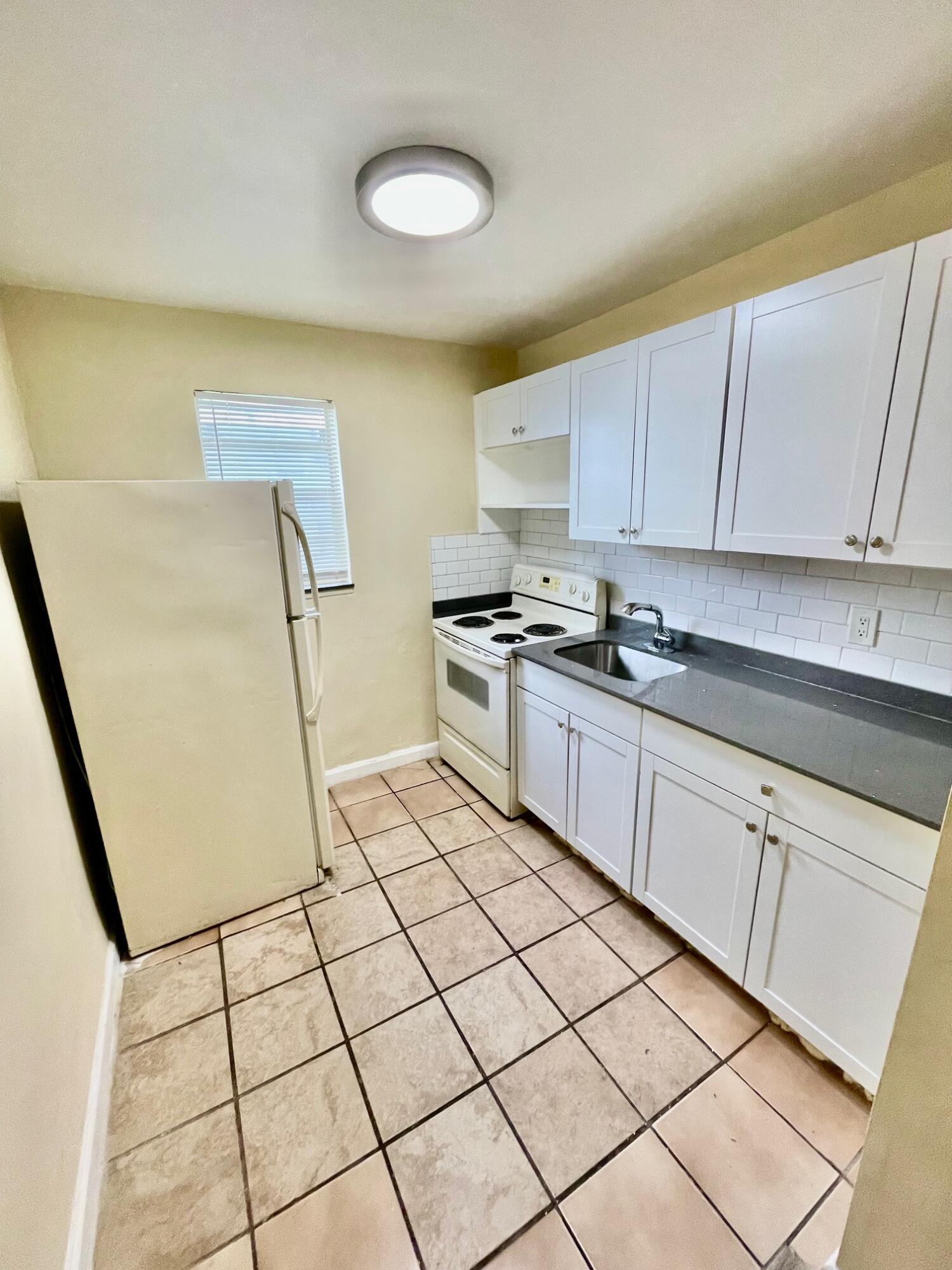 22 NW 8th Avenue 2, Dania Beach, FL 33004, Dania Beach - Photo 4