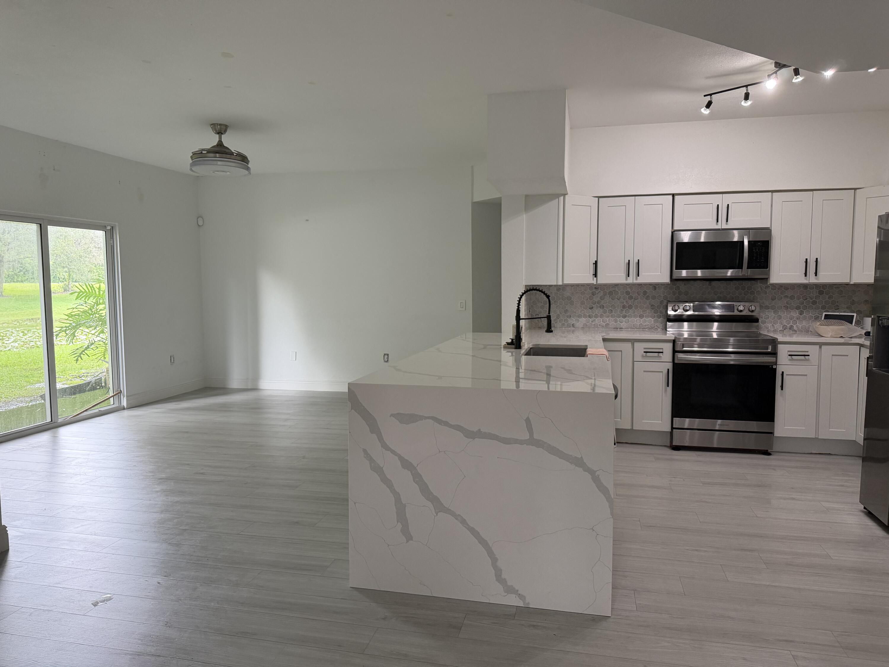 310 CRESTWOOD Circle 101, Royal Palm Beach, FL 33411, Royal Palm Beach - Photo 2