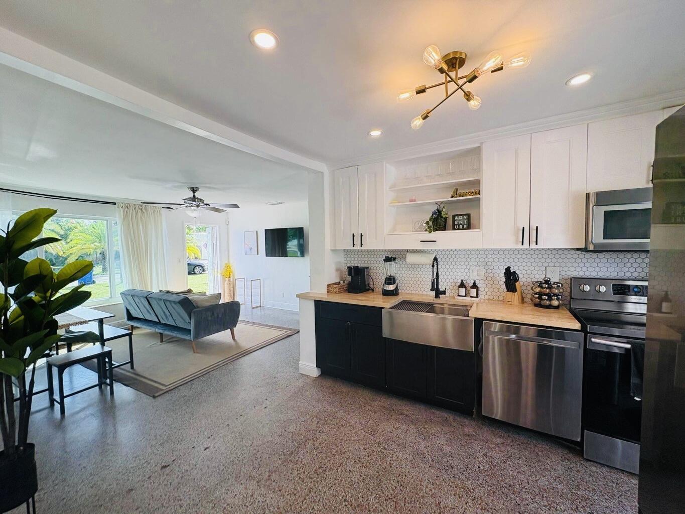 2711 NE 11TH Terrace, Pompano Beach, FL 33064, Pompano Beach - Photo 2