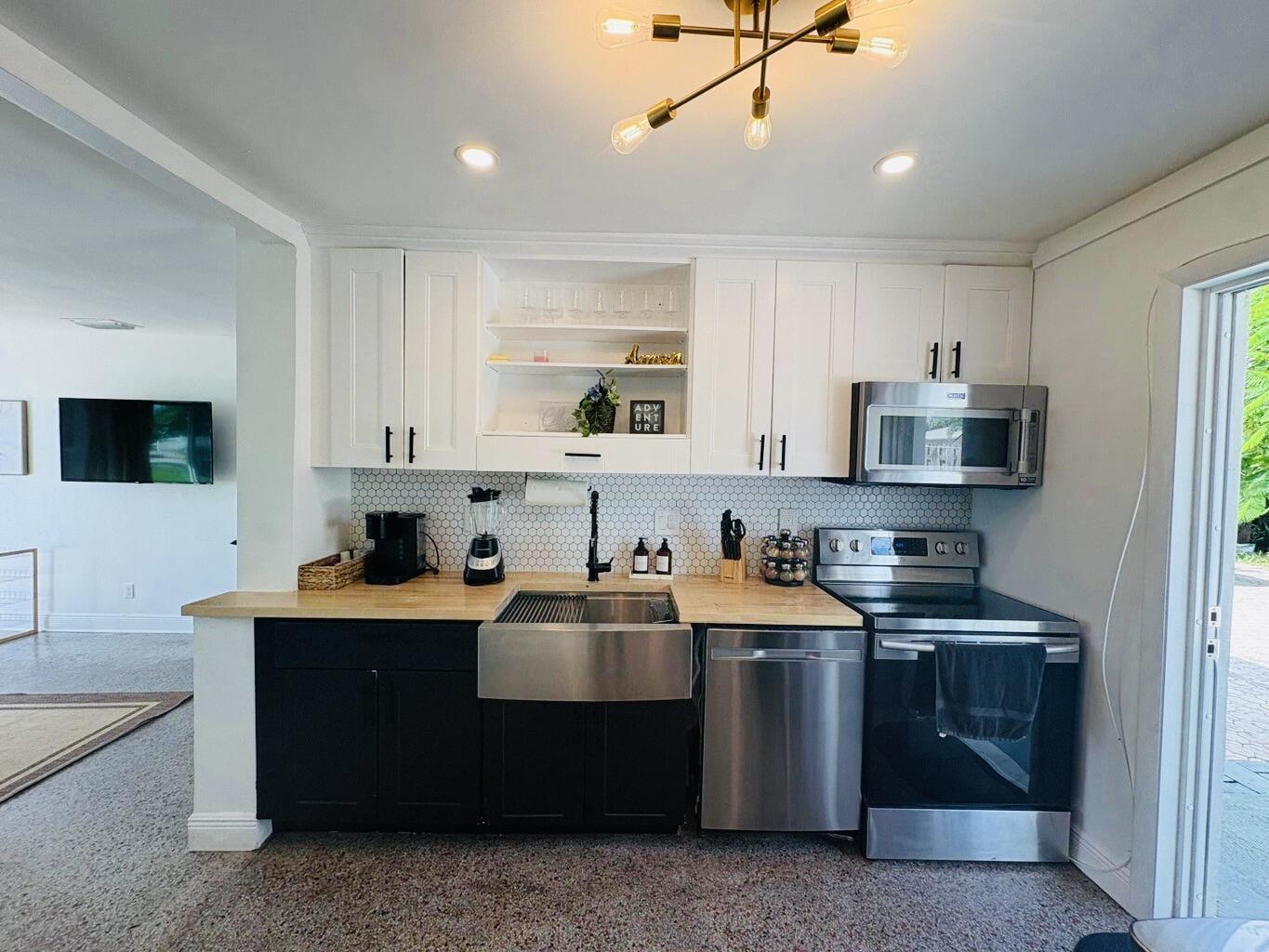 2711 NE 11TH Terrace, Pompano Beach, FL 33064, Pompano Beach - Photo 3