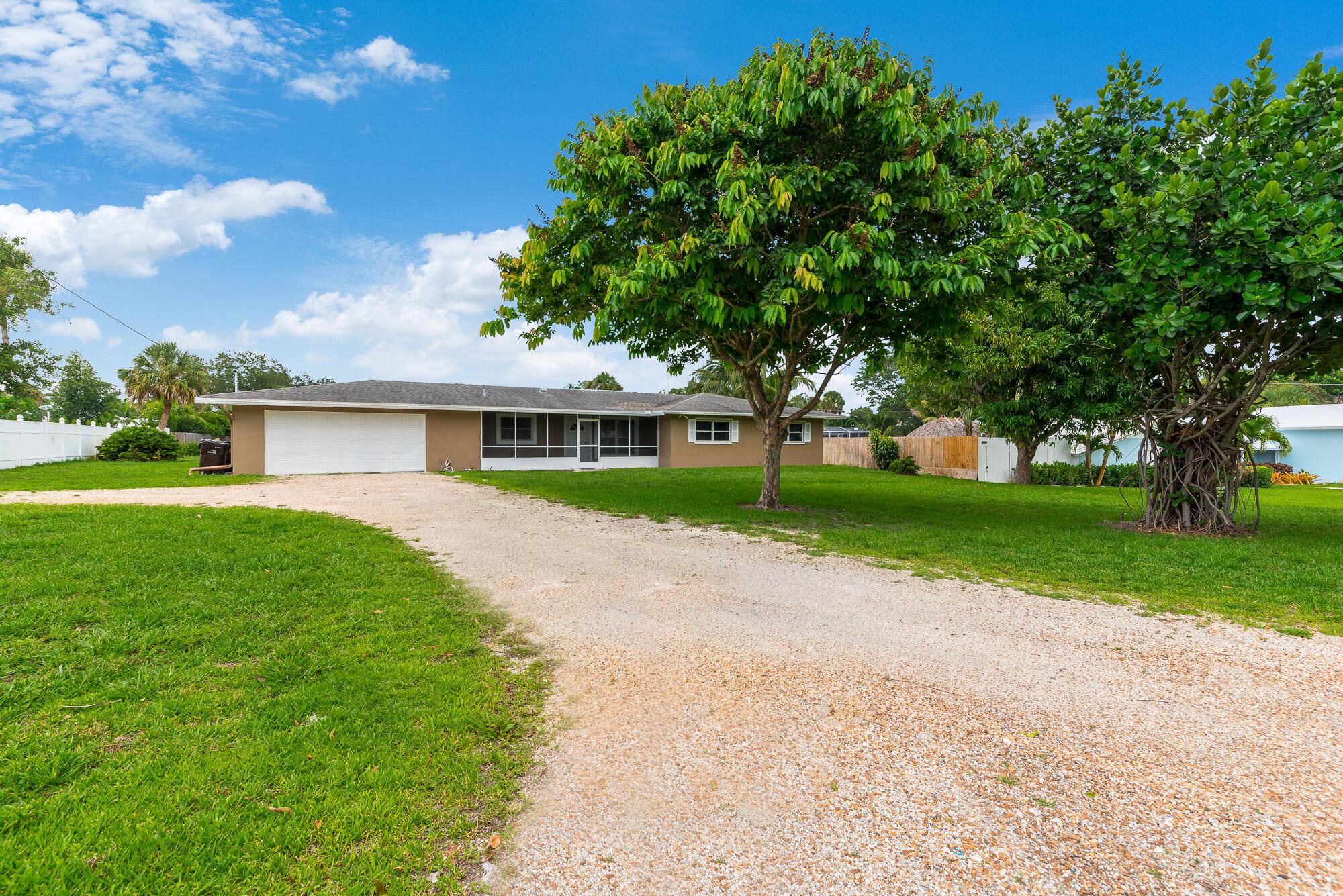 925 SE OSCEOLA Street, Stuart, FL 34994, Stuart - Photo 2
