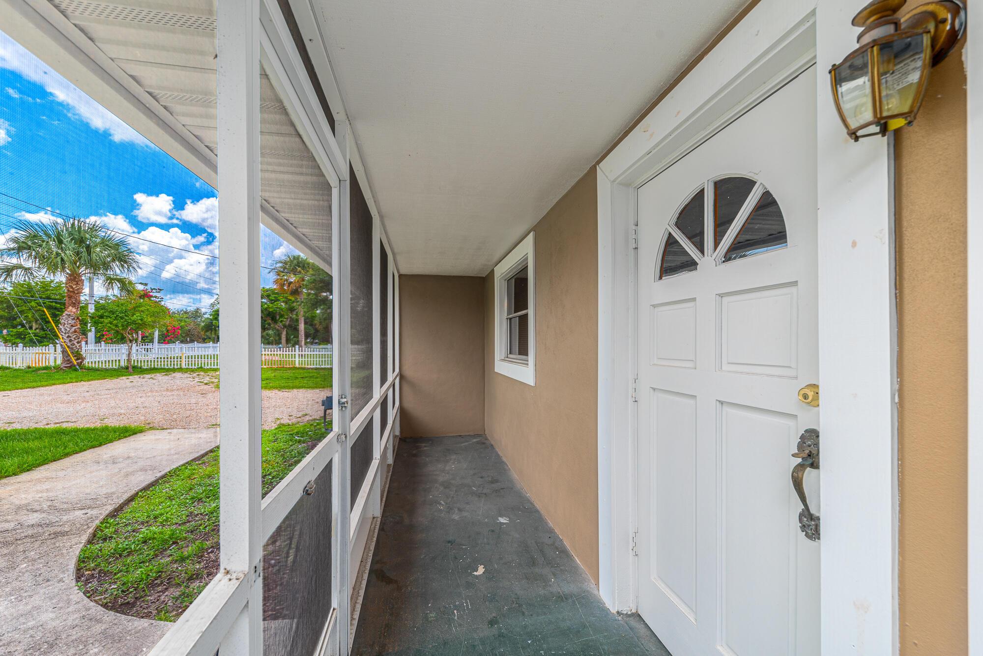 925 SE OSCEOLA Street, Stuart, FL 34994, Stuart - Photo 3