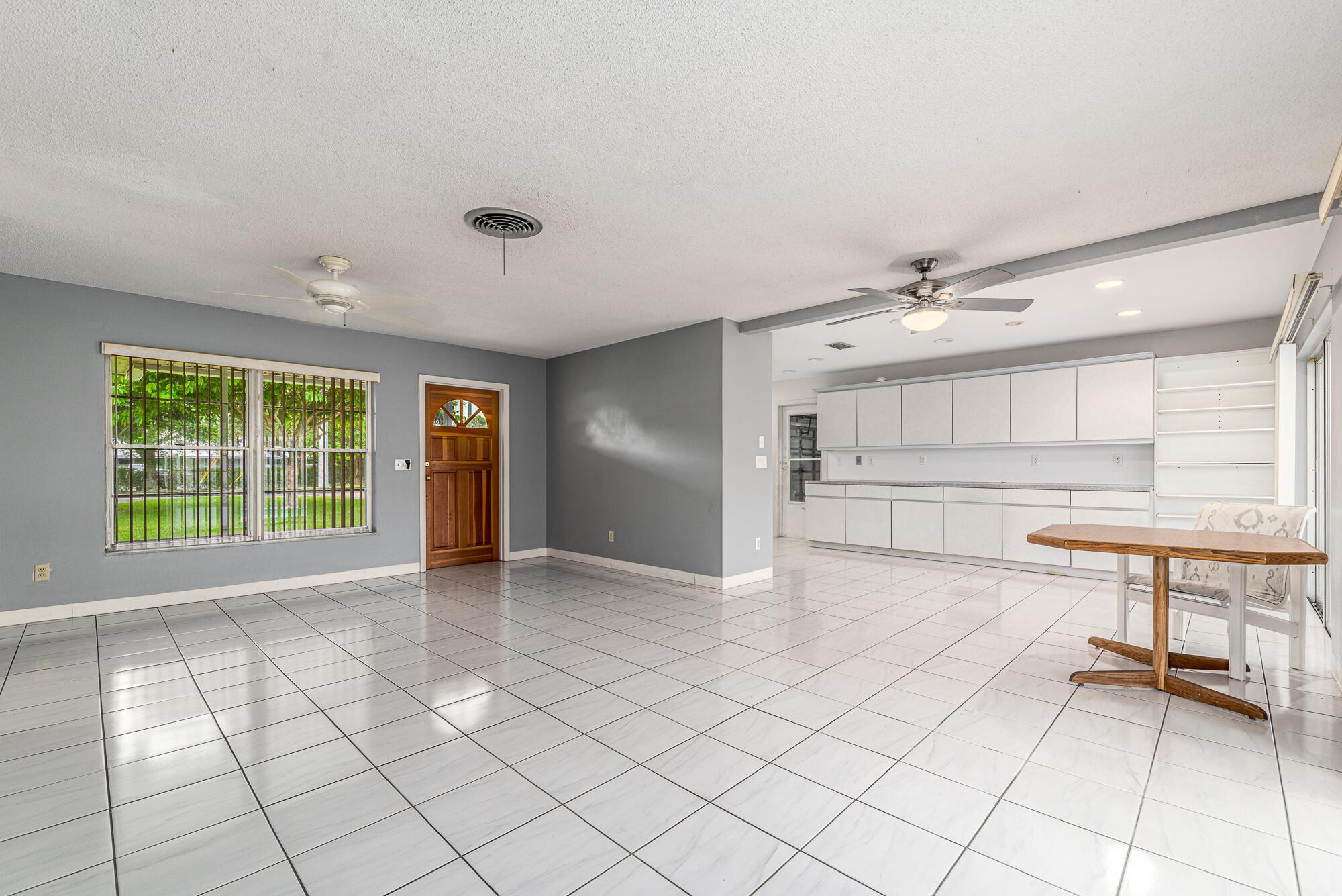 925 SE OSCEOLA Street, Stuart, FL 34994, Stuart - Photo 5