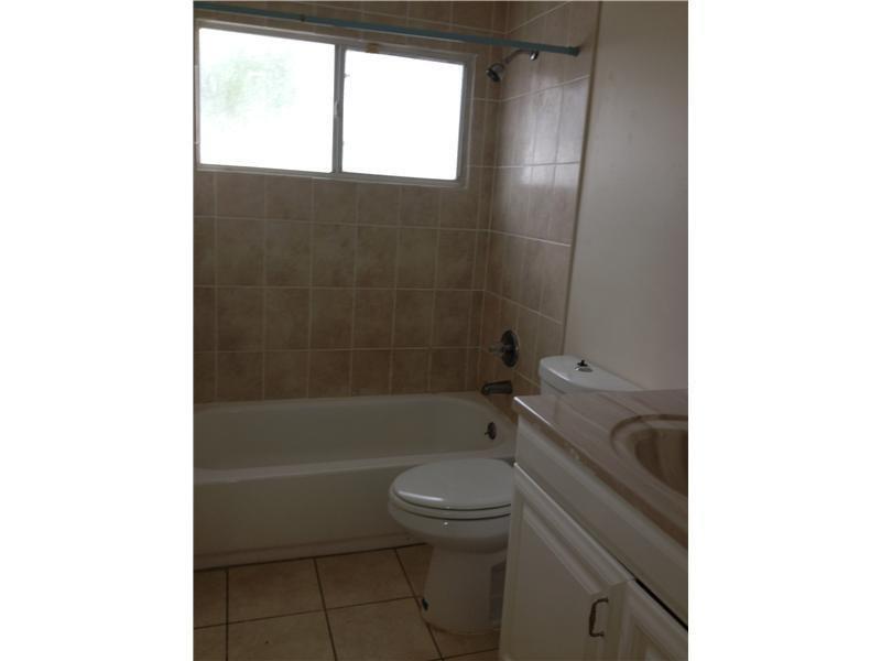1307 E Glen Oak Road, North Lauderdale, FL 33068, North Lauderdale - Photo 4