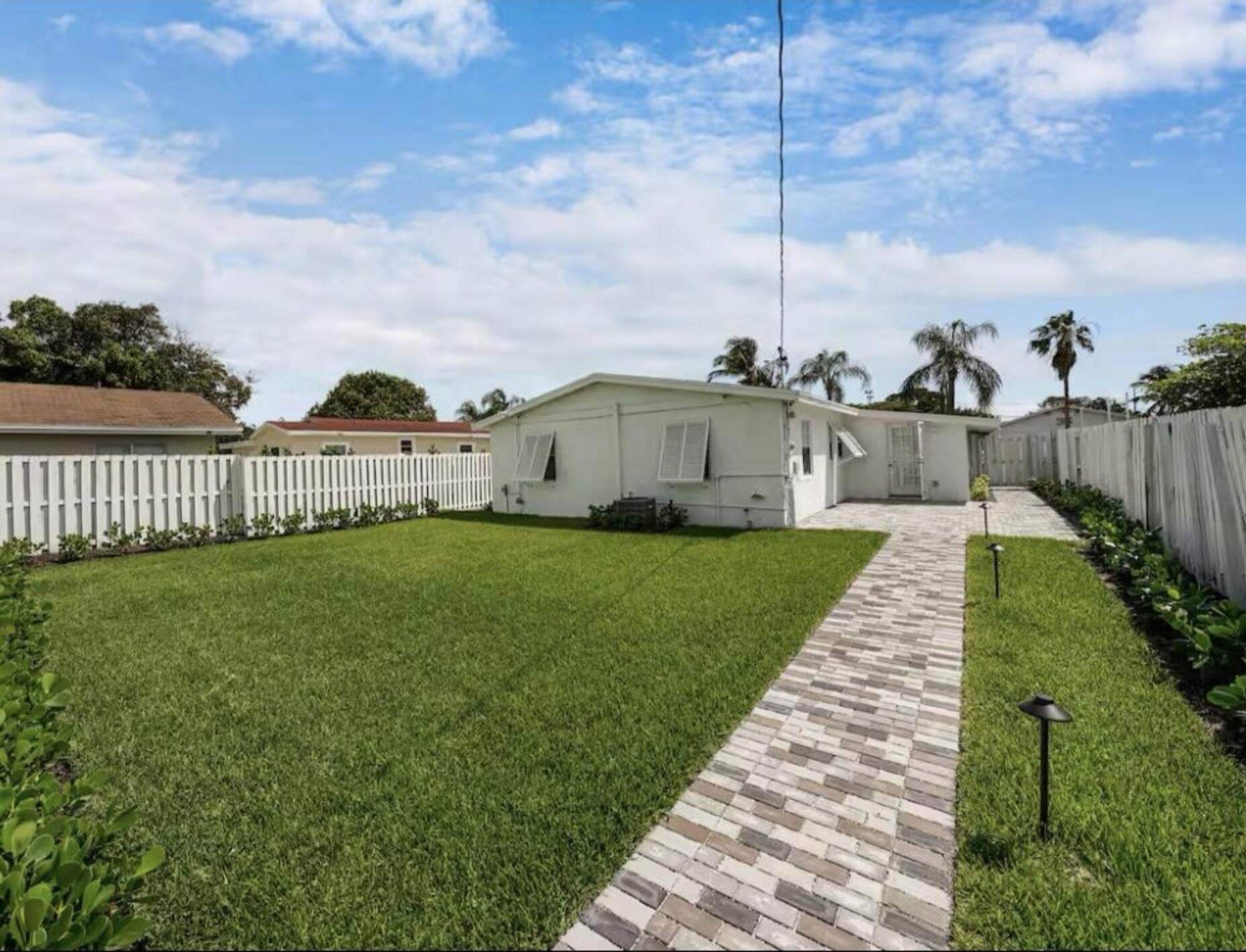 40 SW 8TH Avenue, Delray Beach, FL 33444, Delray Beach - Photo 2