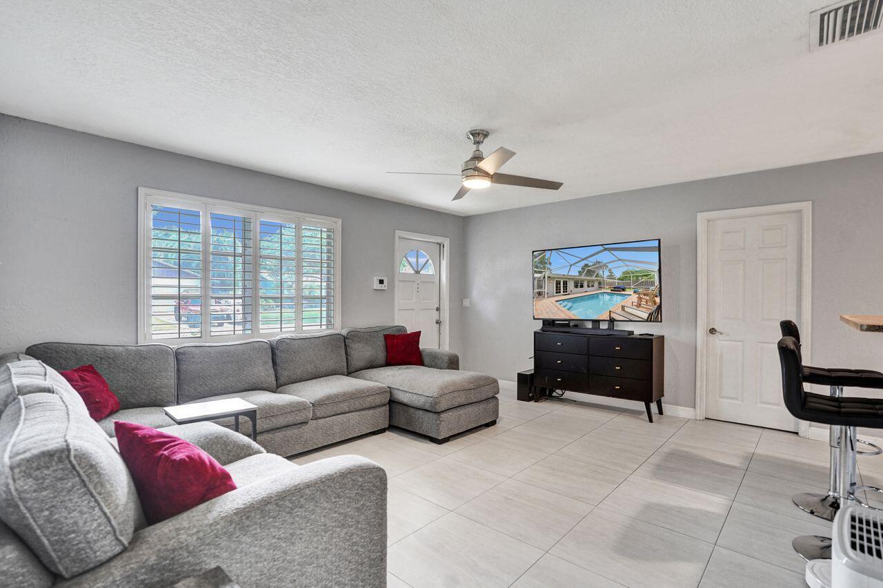 2359 Holly Lane, Palm Beach Gardens, FL 33410, Palm Beach Gardens - Photo 3