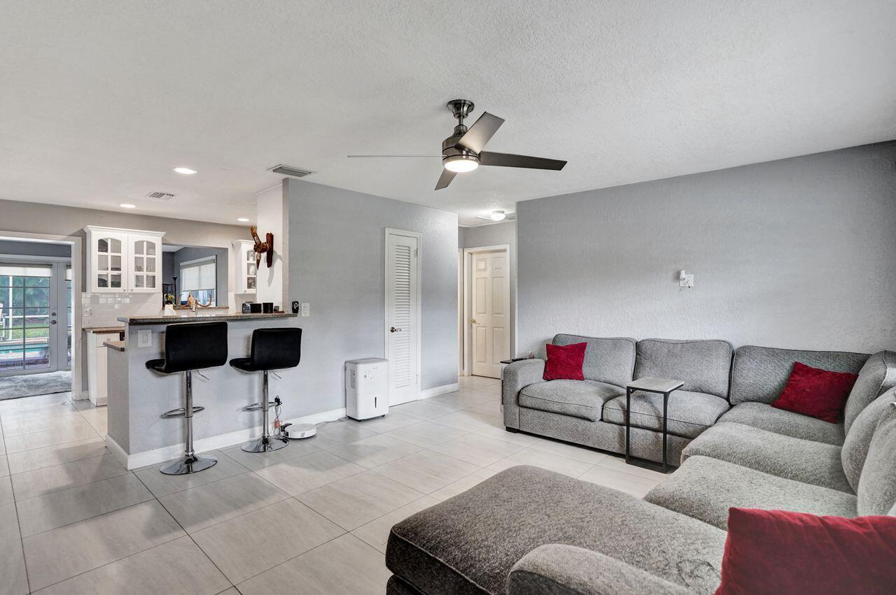 2359 Holly Lane, Palm Beach Gardens, FL 33410, Palm Beach Gardens - Photo 5