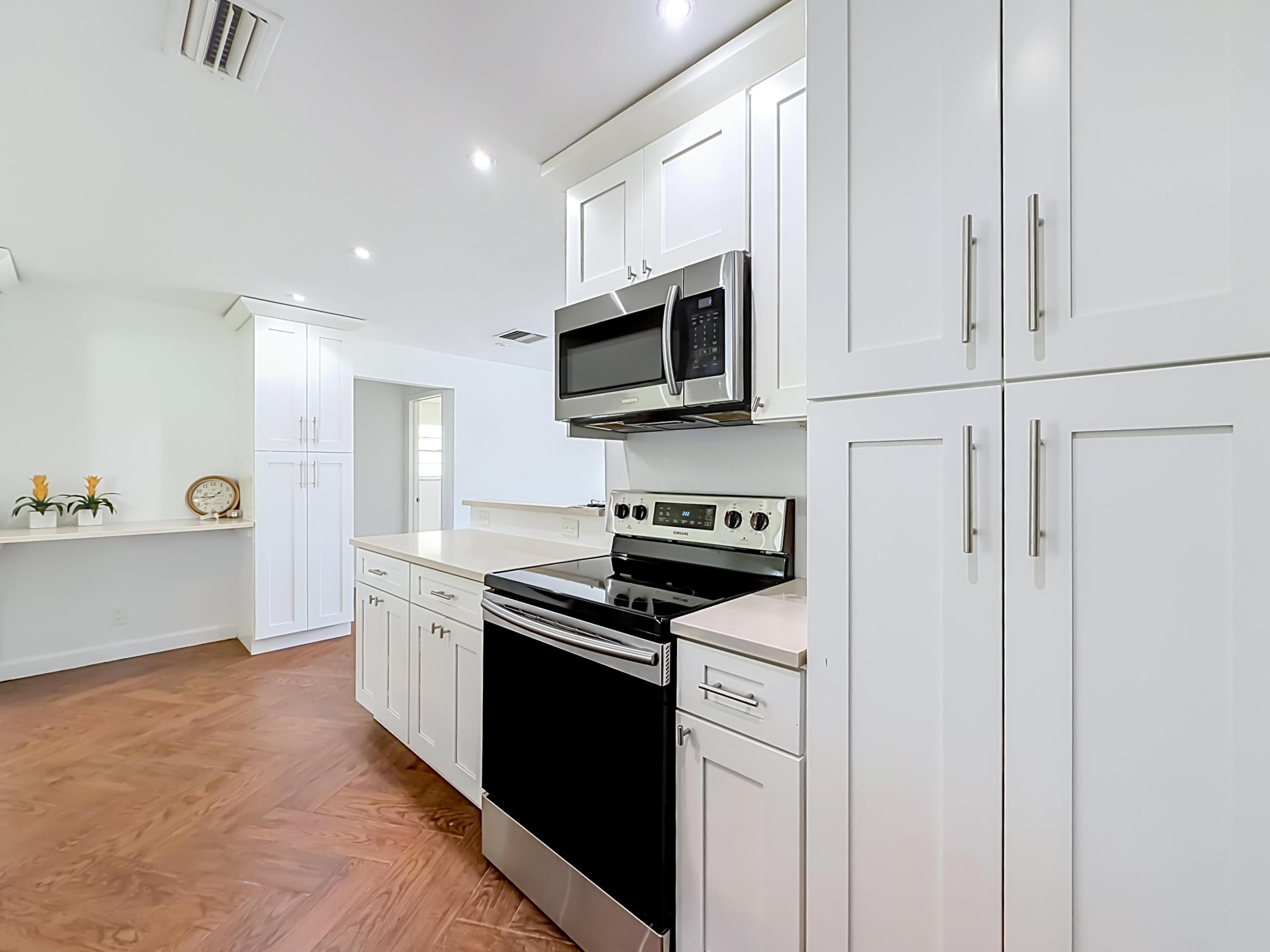 813 SW 5TH Court, Boynton Beach, FL 33426, Boynton Beach - Photo 4
