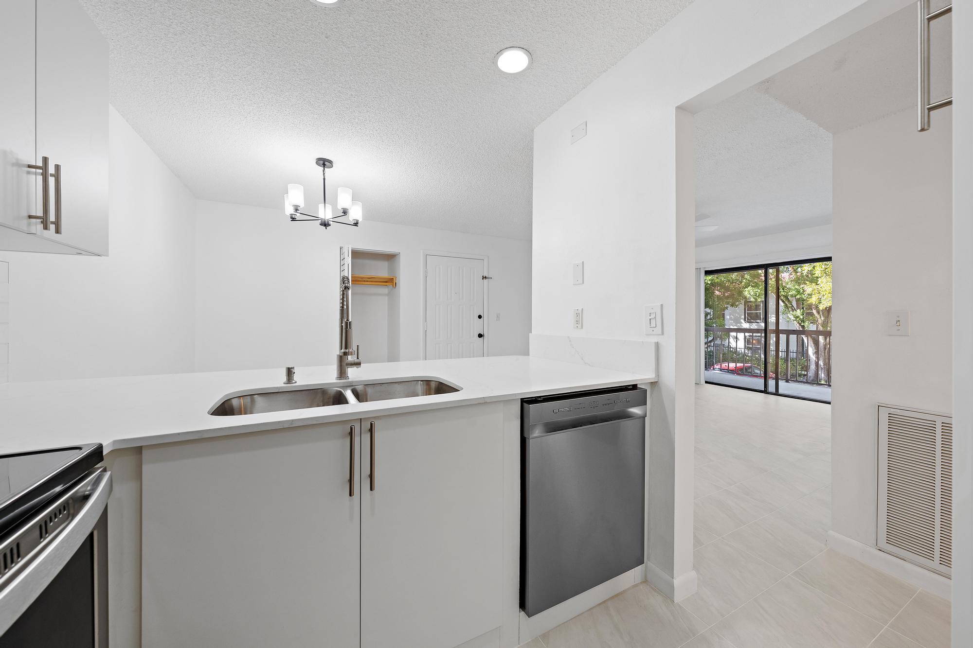 3402 Gardens E Drive, Palm Beach Gardens, FL 33410, Palm Beach Gardens - Photo 2