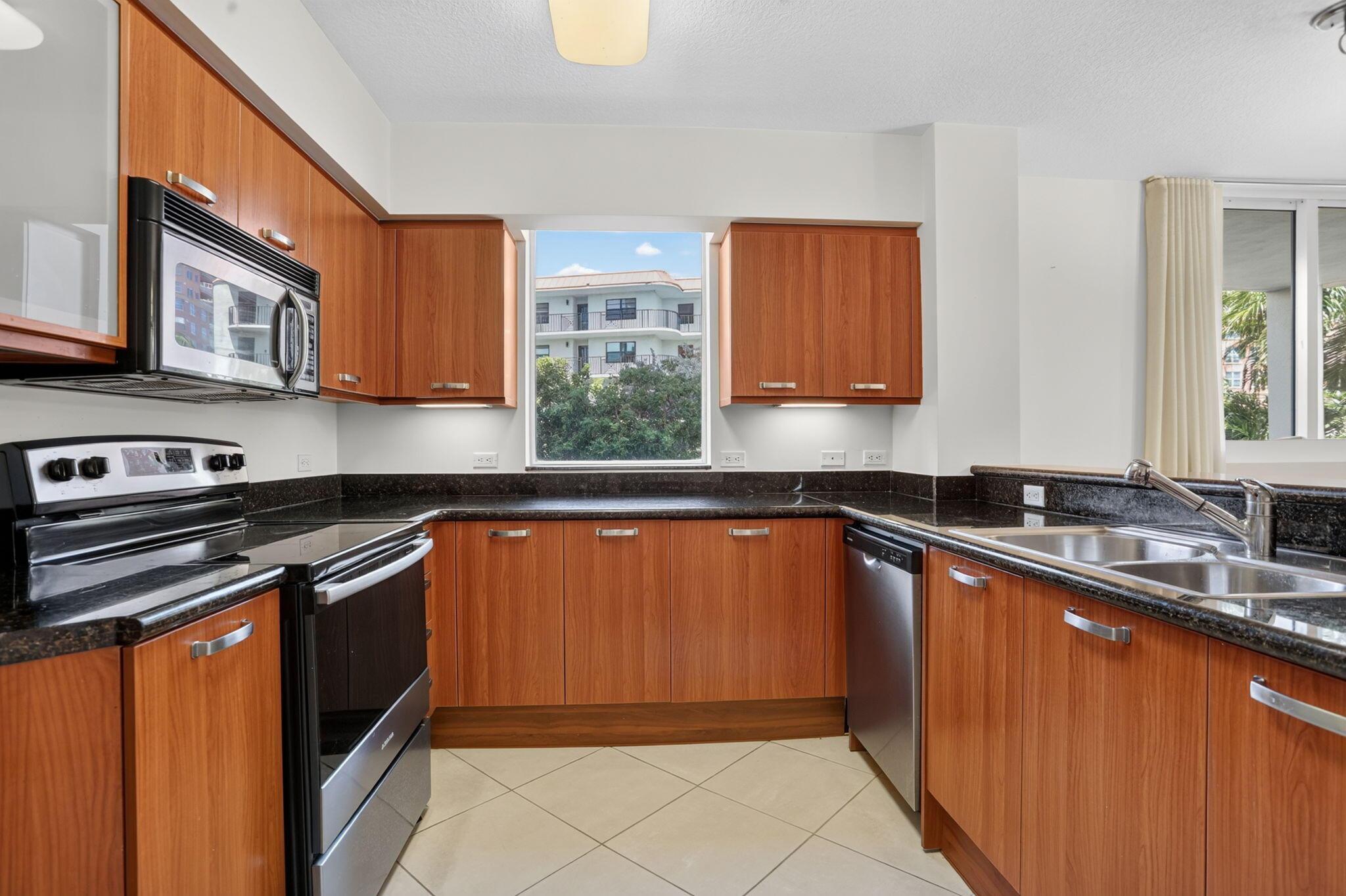 2011 N OCEAN Boulevard 205, Fort Lauderdale, FL 33305, Fort Lauderdale - Photo 5