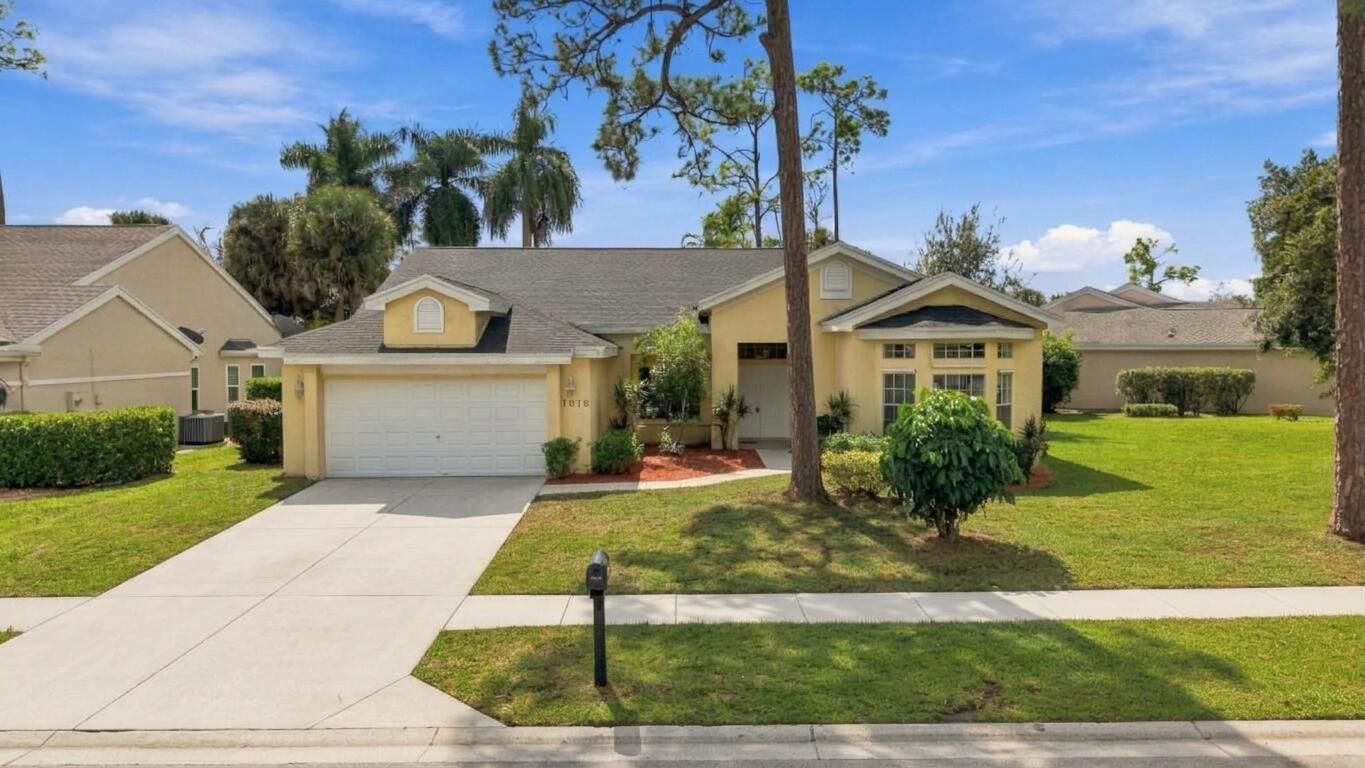1015 LAKE BREEZE Drive, Wellington, FL 33414, Wellington