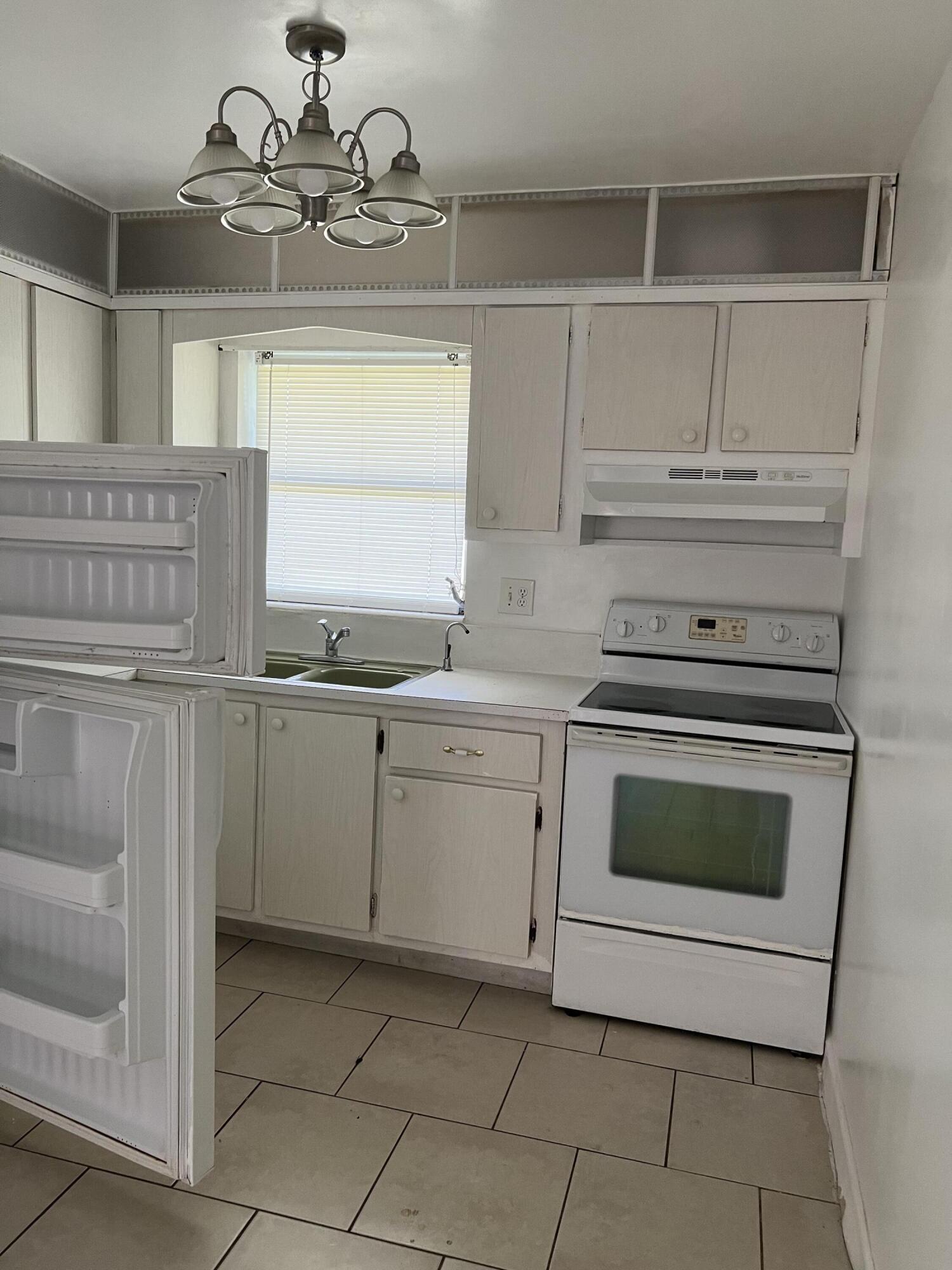 2640 DUDLEY Drive E F, West Palm Beach, FL 33415, West Palm Beach - Photo 2