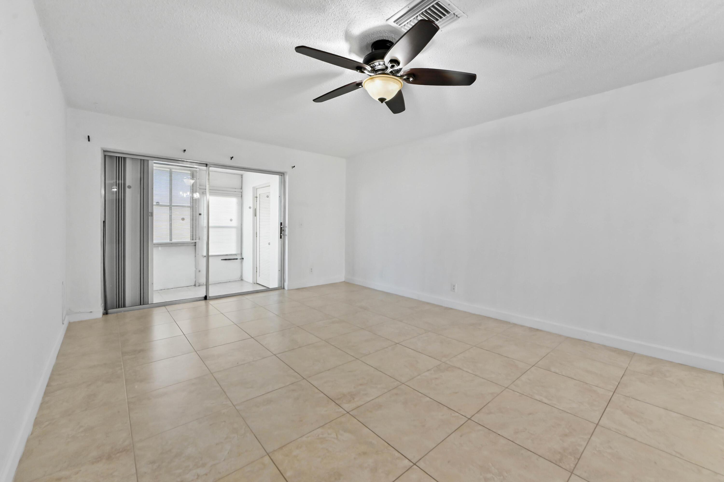 2868 Ashley Drive E C, West Palm Beach, FL 33415, West Palm Beach - Photo 4