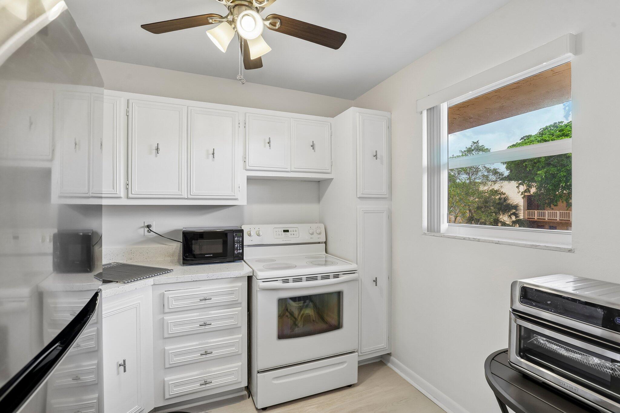 8400 LAGOS DE CAMPO Boulevard 303, Tamarac, FL 33321, Tamarac - Photo 4