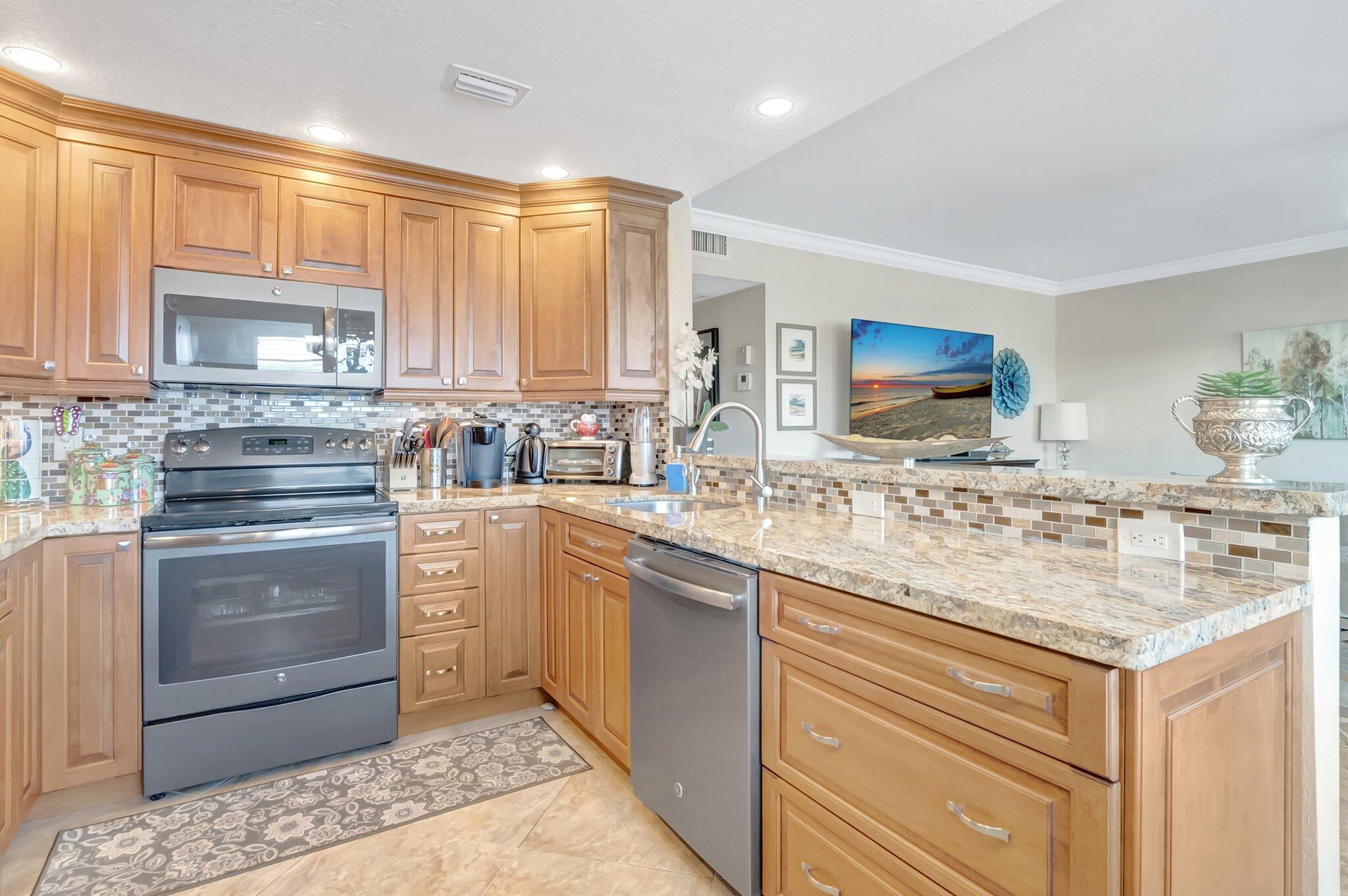453 Richmond F, Deerfield Beach, FL 33442, Deerfield Beach - Photo 2