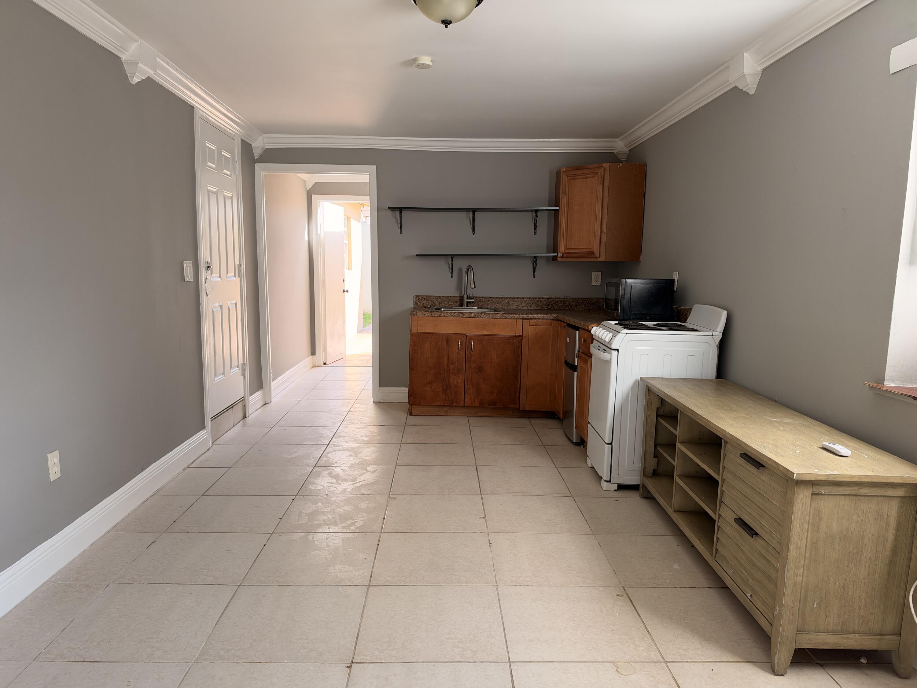 2438 Thomas Street 1, Hollywood, FL 33020, Hollywood - Photo 4