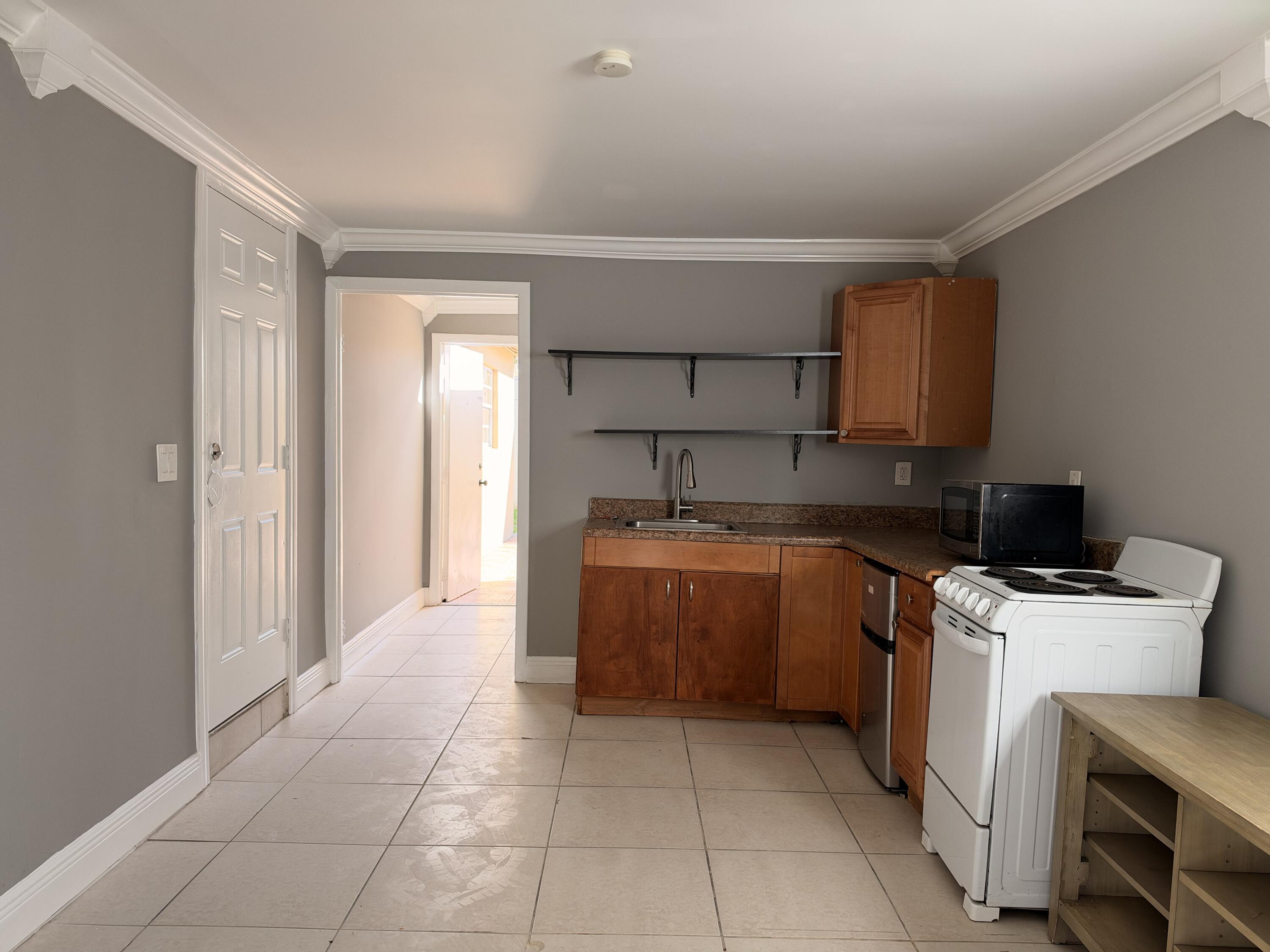 2438 Thomas Street 1, Hollywood, FL 33020, Hollywood - Photo 5