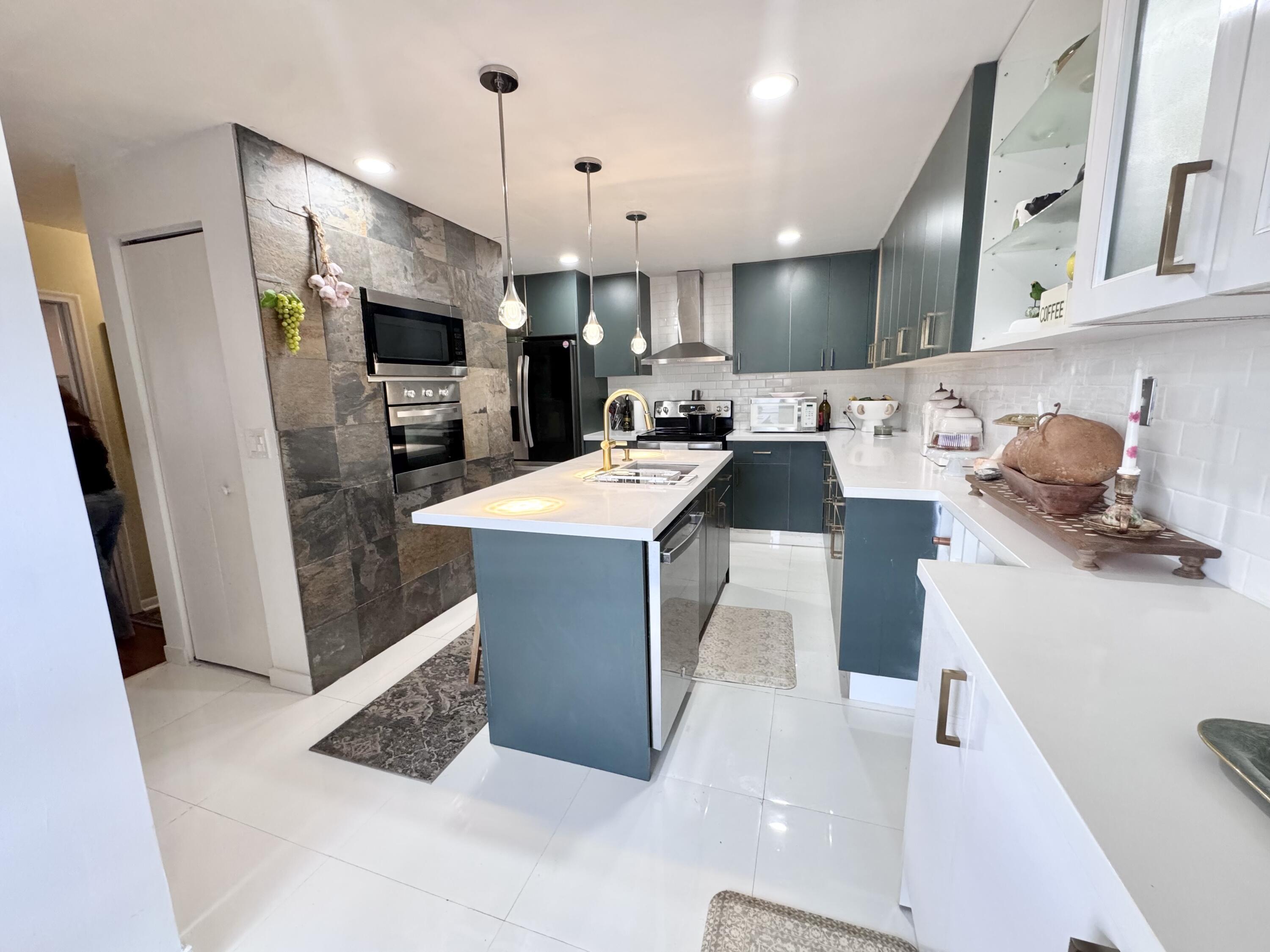 1341 NW 20TH Avenue 203, Delray Beach, FL 33445, Delray Beach - Photo 2