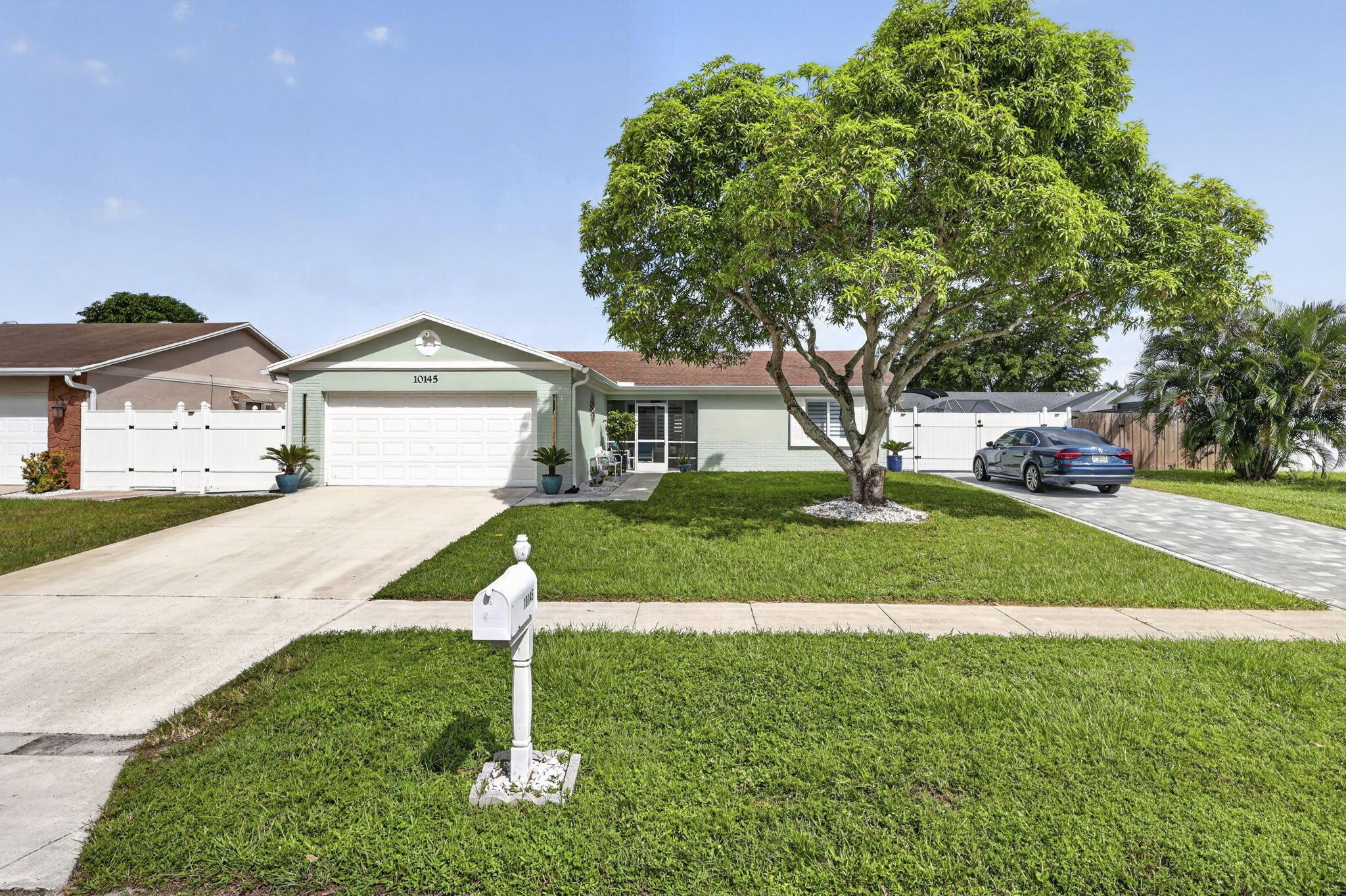 10145 Penzance Lane, Royal Palm Beach, FL 33411, Royal Palm Beach - Photo 2