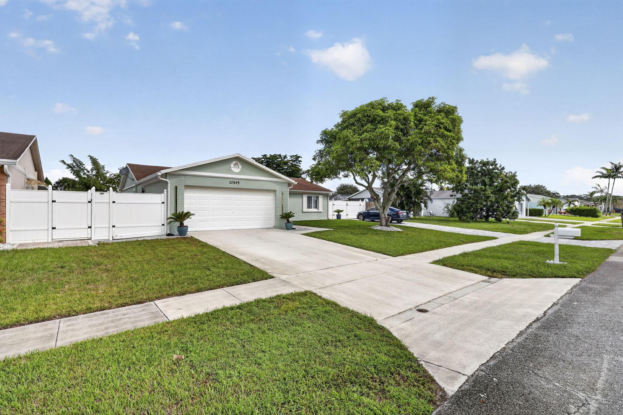 10145 Penzance Lane, Royal Palm Beach, FL 33411, Royal Palm Beach - Photo 3