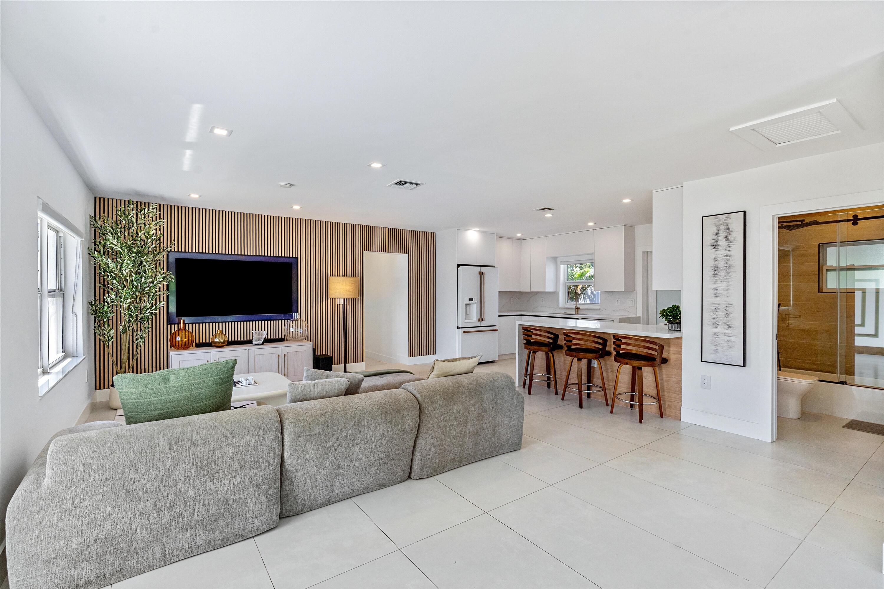209 NE 27th Drive, Wilton Manors, FL 33334, Wilton Manors - Photo 3
