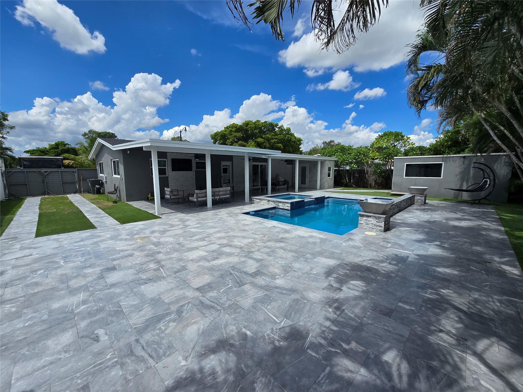 2340 NE 8th Avenue, Pompano Beach, FL 33064, Pompano Beach - Photo 2