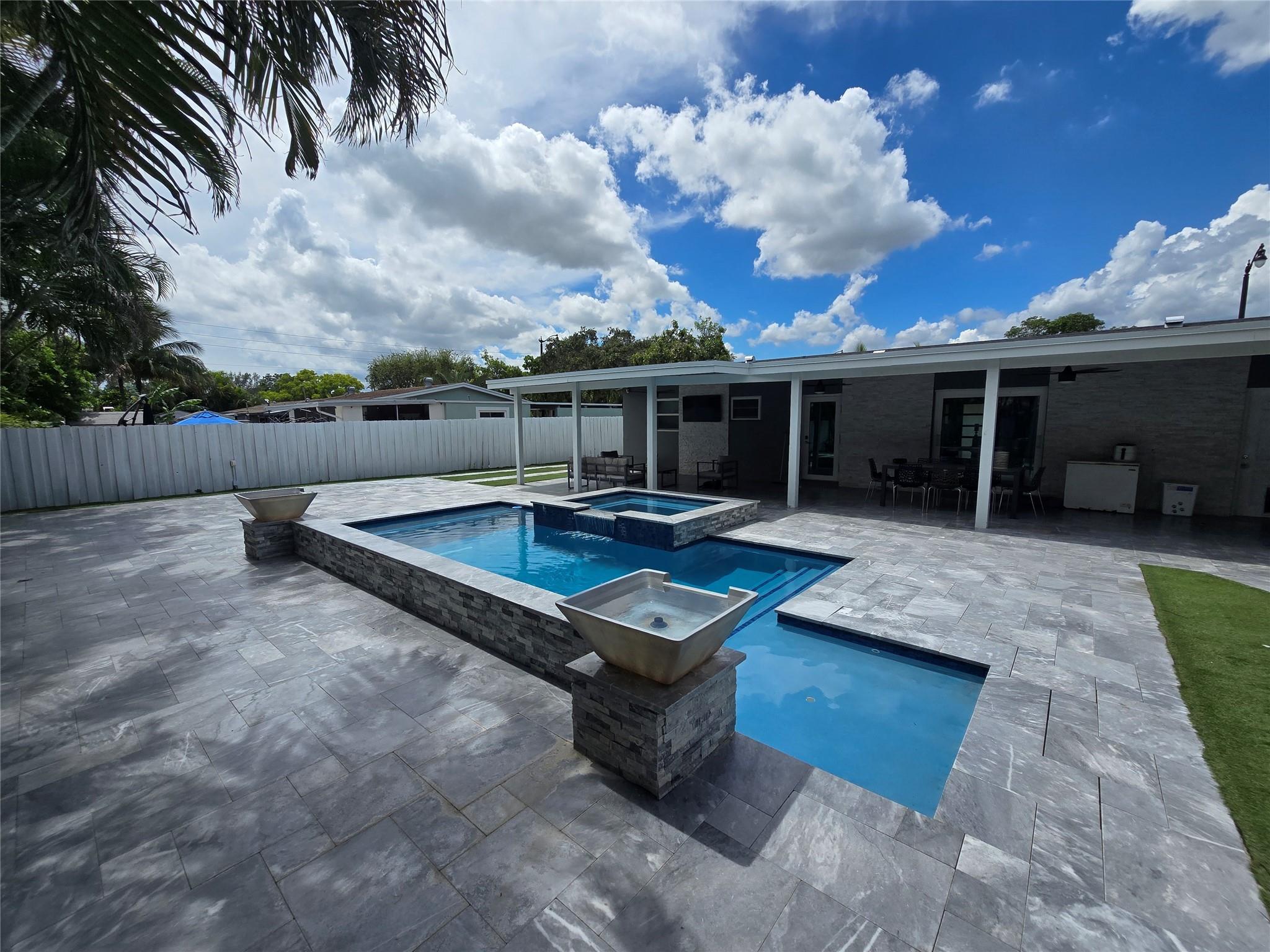 2340 NE 8th Avenue, Pompano Beach, FL 33064, Pompano Beach - Photo 3