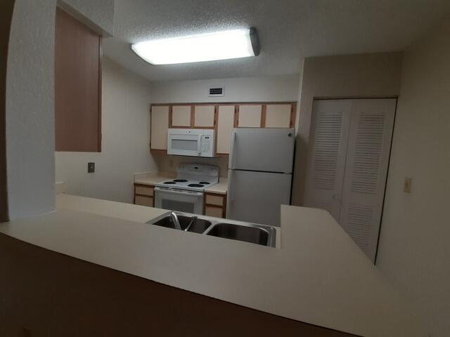 2803 N OAKLAND FOREST Drive 106, Oakland Park, FL 33309, Oakland Park - Photo 3