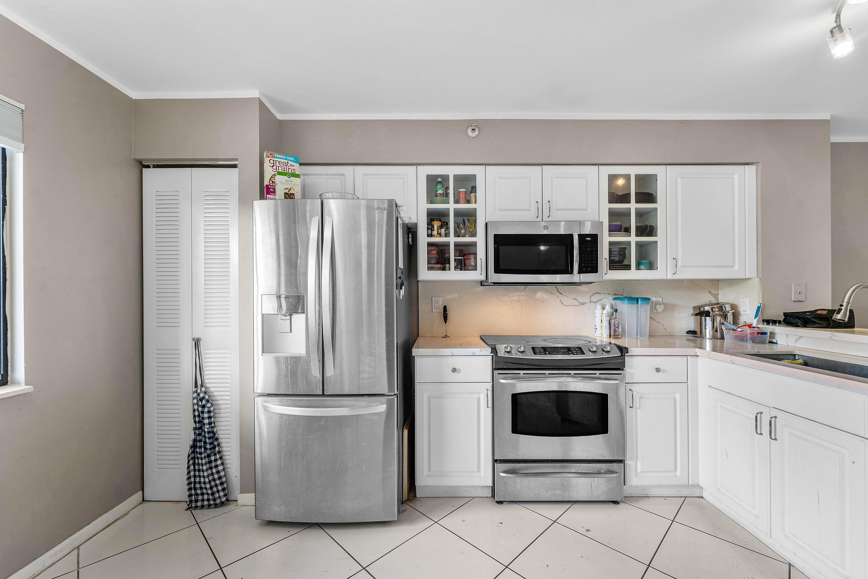 2205 S CYPRESS BEND Drive 302, Pompano Beach, FL 33069, Pompano Beach - Photo 5