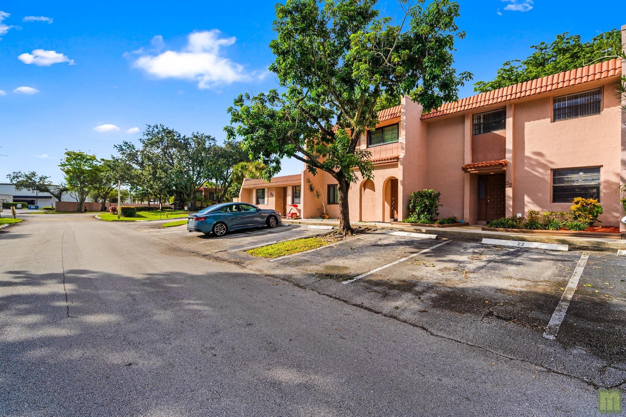 22 N VALENCIA Drive 3-32, Davie, FL 33324, Davie - Photo 4