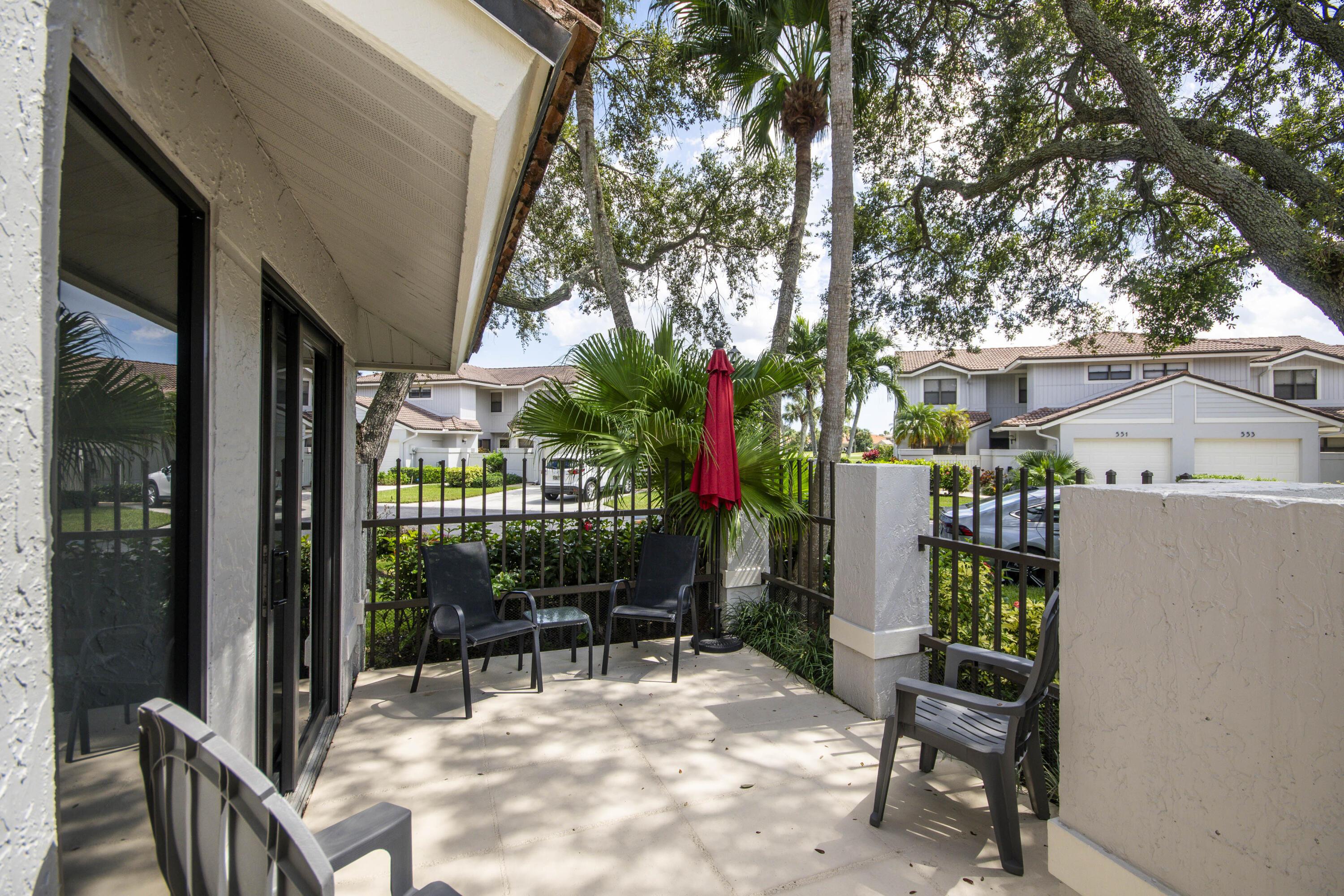 368 Prestwick Circle 4, Palm Beach Gardens, FL 33418, Palm Beach Gardens - Photo 2