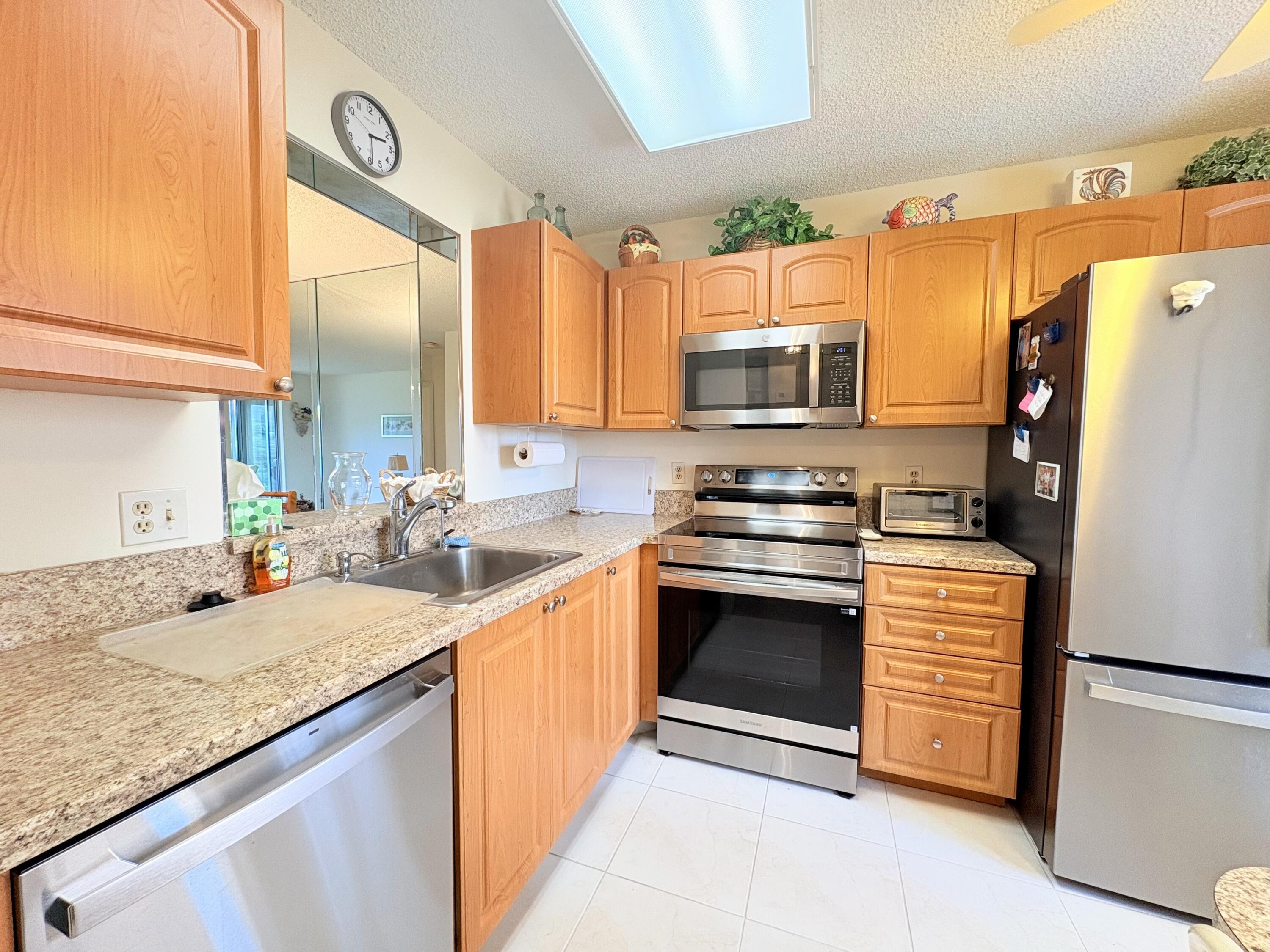 6935 HUNTINGTON Lane 404, Delray Beach, FL 33446, Delray Beach - Photo 4