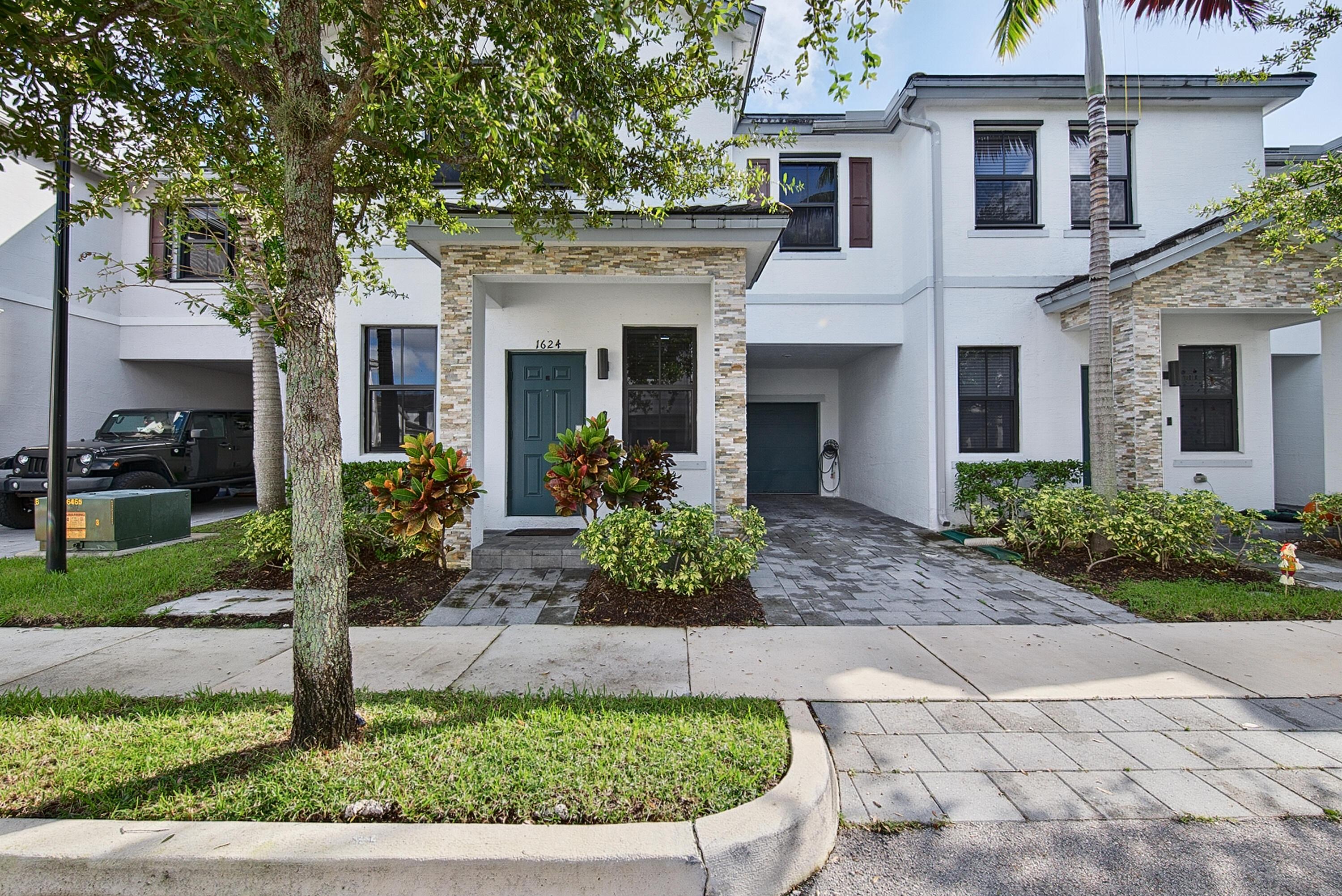 1624 SW 29TH Street, Fort Lauderdale, FL 33315, Fort Lauderdale - Photo 2