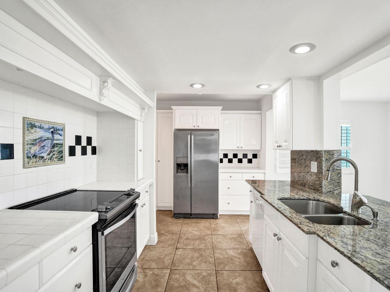 605 SW 21ST Circle, Boynton Beach, FL 33426, Boynton Beach - Photo 4