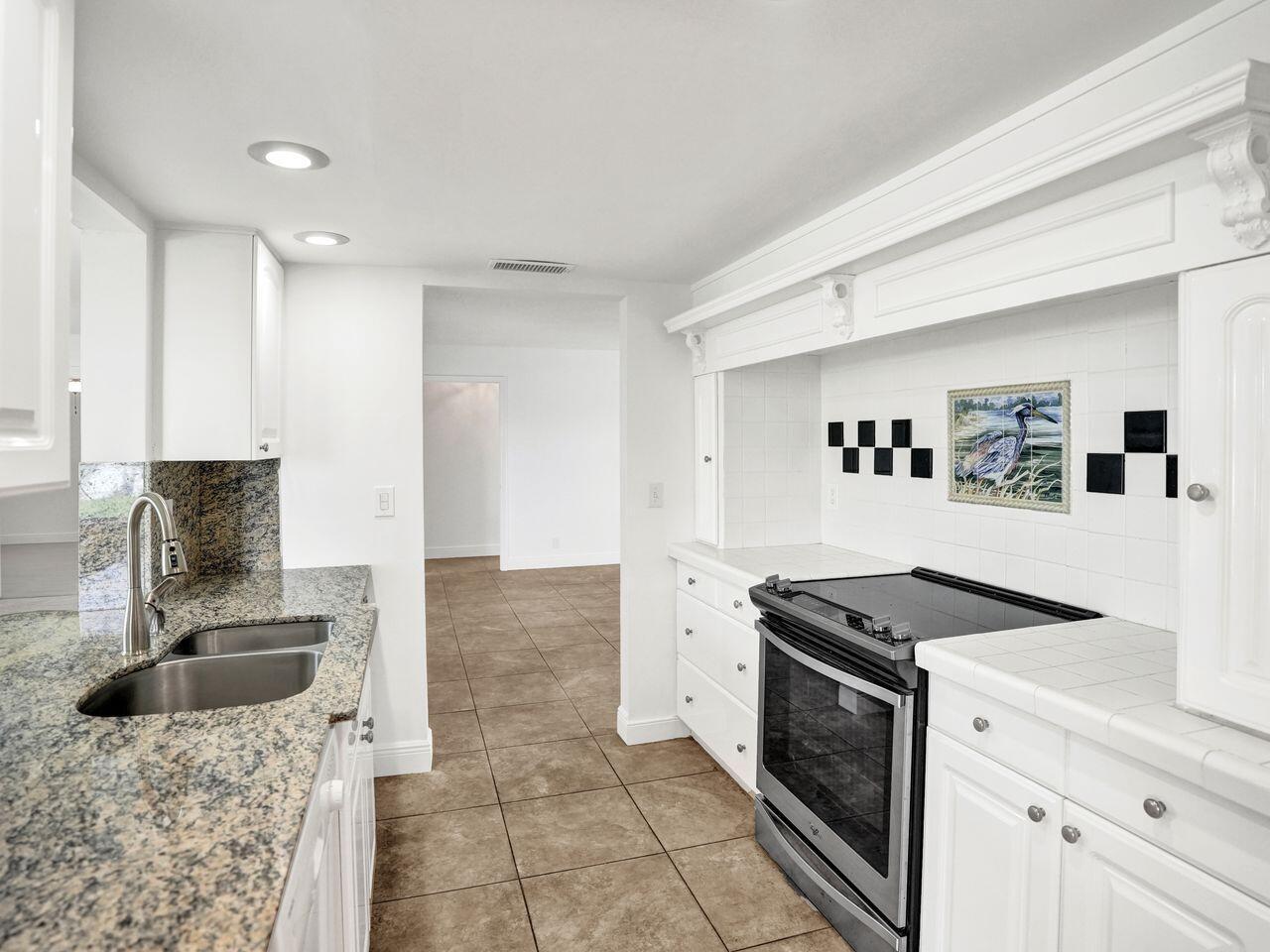 605 SW 21ST Circle, Boynton Beach, FL 33426, Boynton Beach - Photo 5