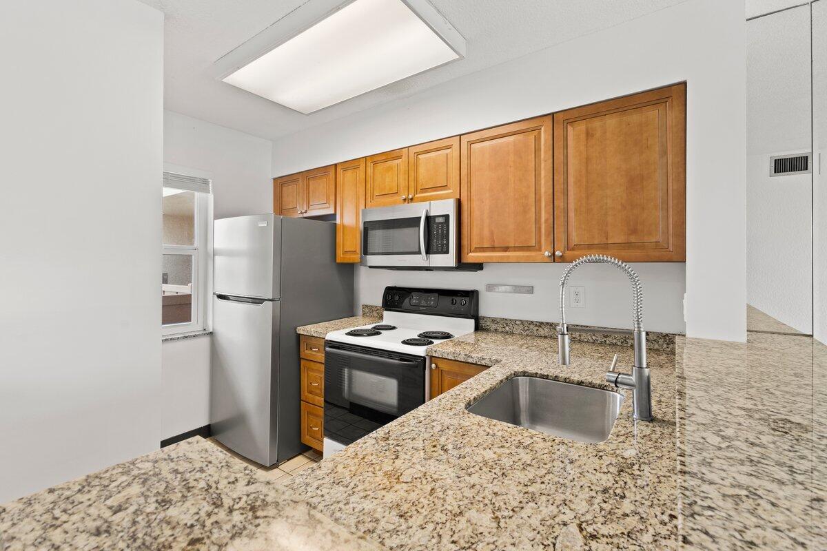 2106 S CYPRESS BEND Drive 506, Pompano Beach, FL 33069, Pompano Beach - Photo 3