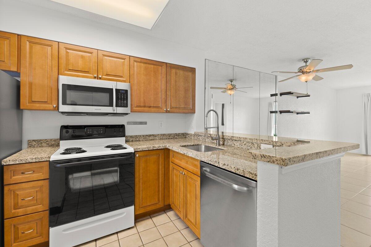 2106 S CYPRESS BEND Drive 506, Pompano Beach, FL 33069, Pompano Beach - Photo 4
