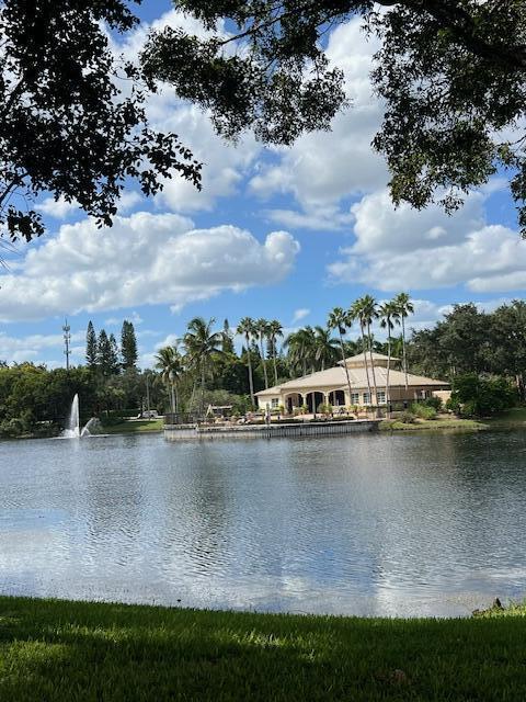 500 CRESTWOOD Court N 518, Royal Palm Beach, FL 33411, Royal Palm Beach - Photo 4