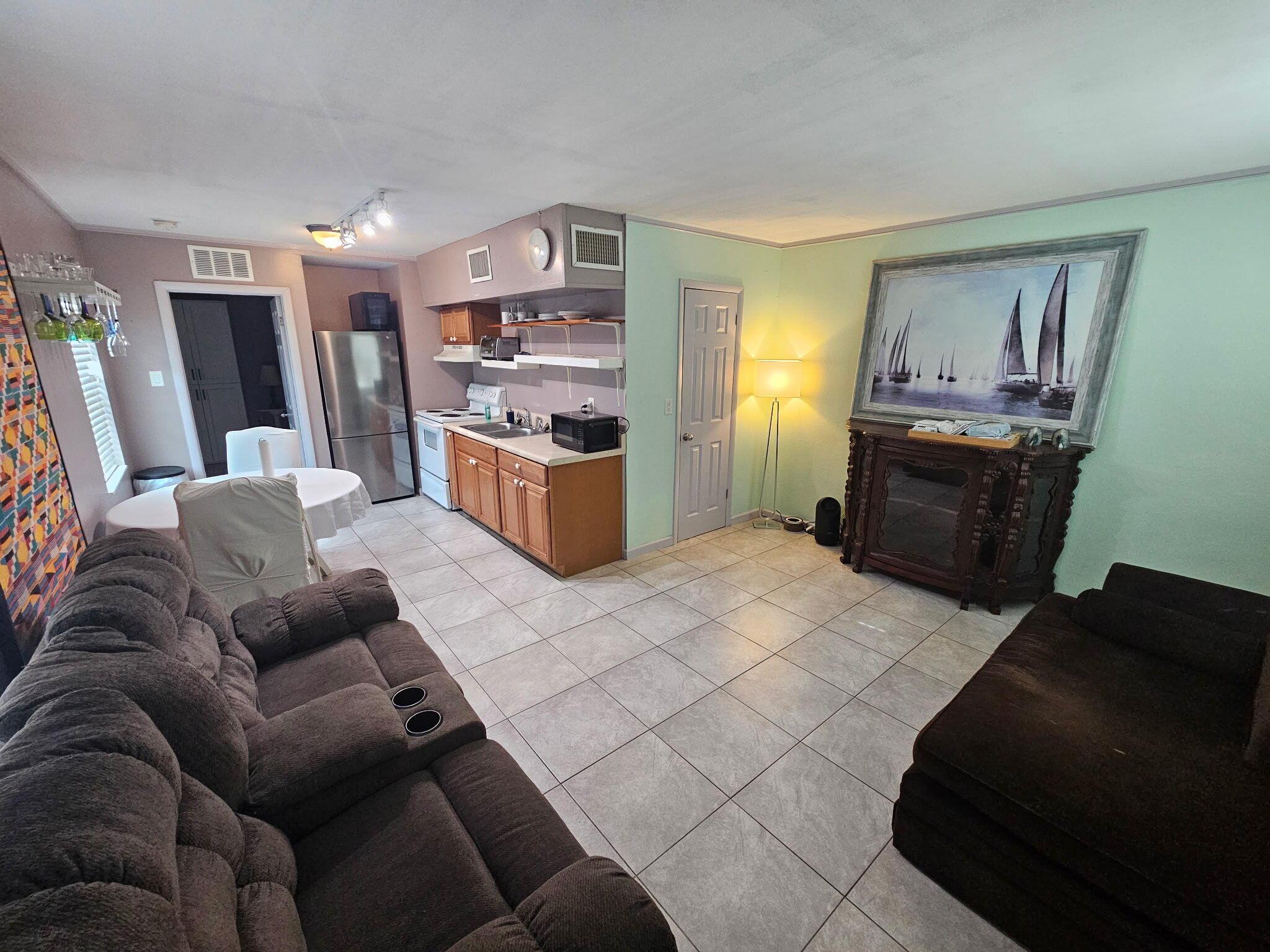 438 N 7th Street B, Fort Pierce, FL 34950, Fort Pierce - Photo 2